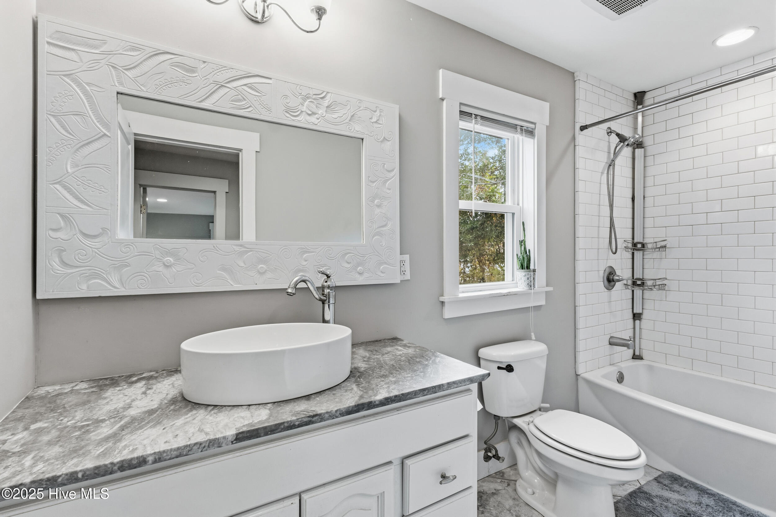 100539278 | Photo 19