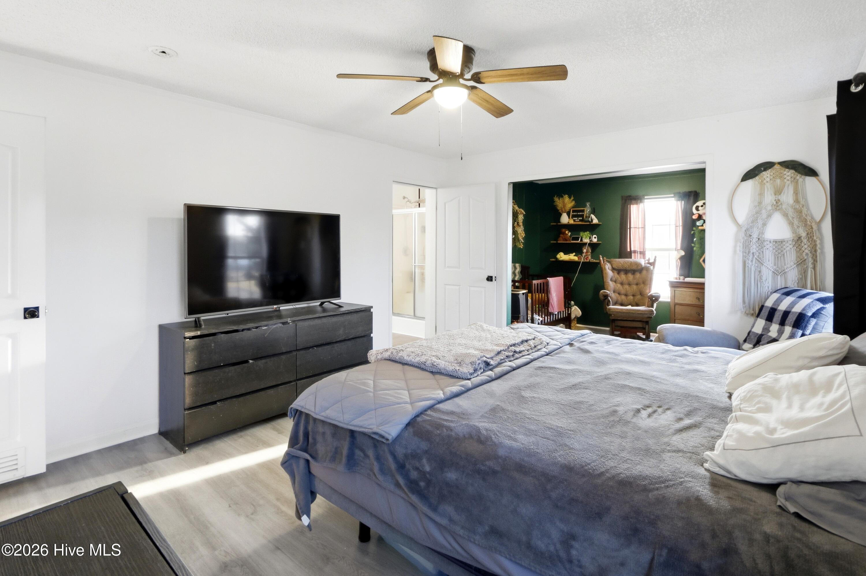 100548935 | Photo 35