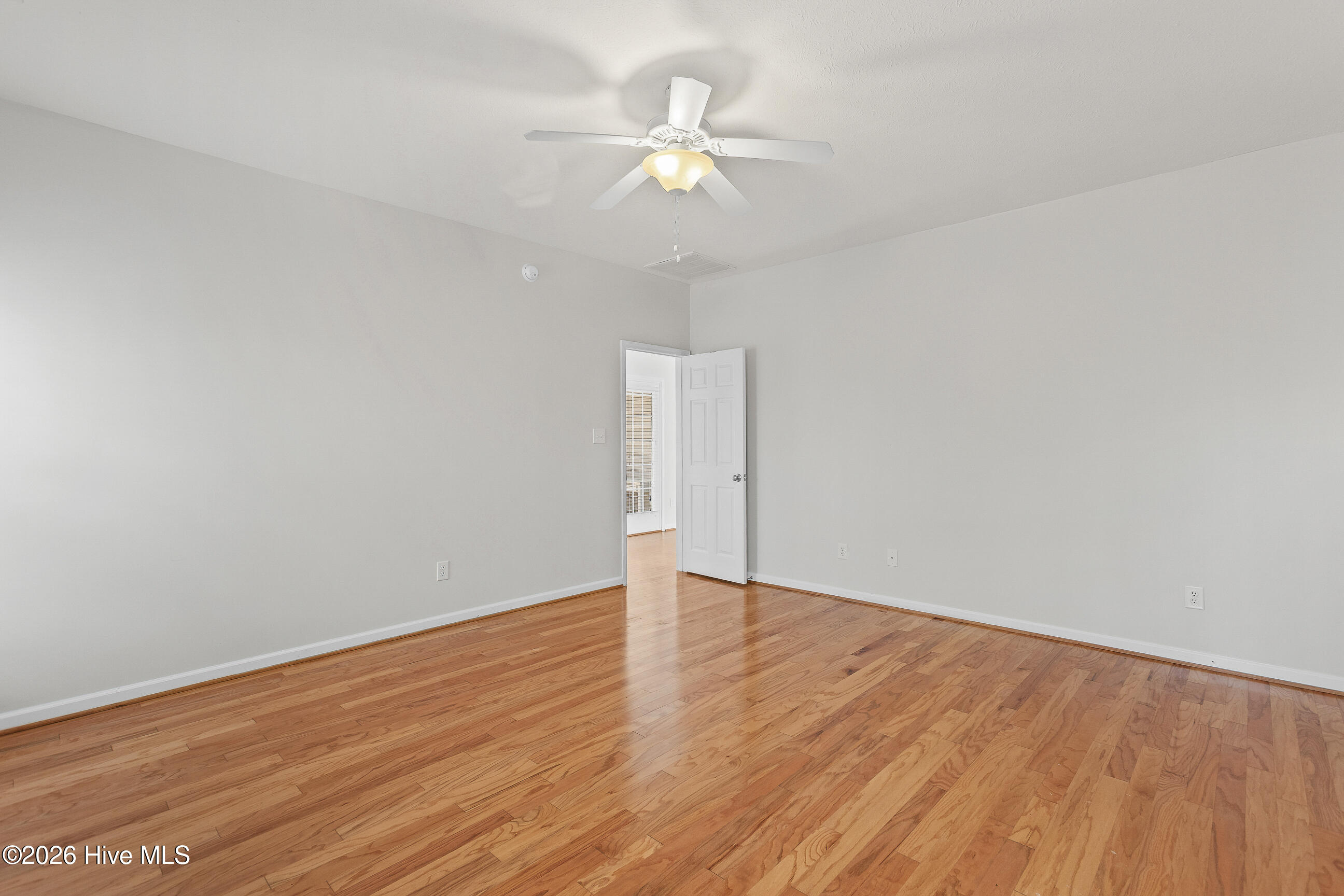 100560391 | Photo 17