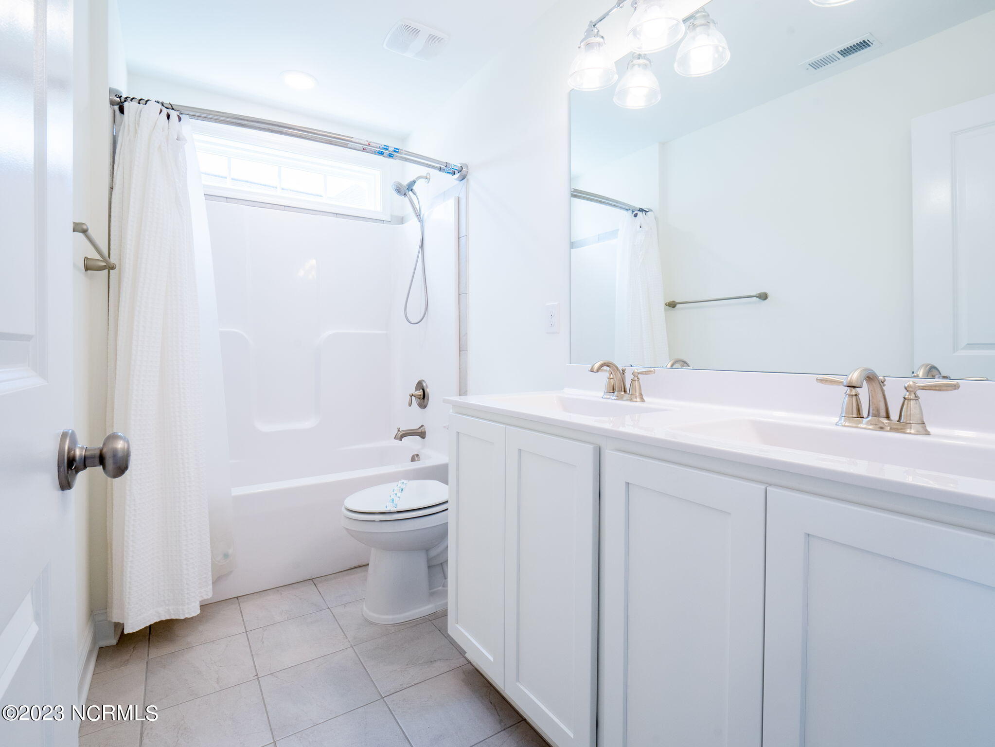 100550664 | Photo 24