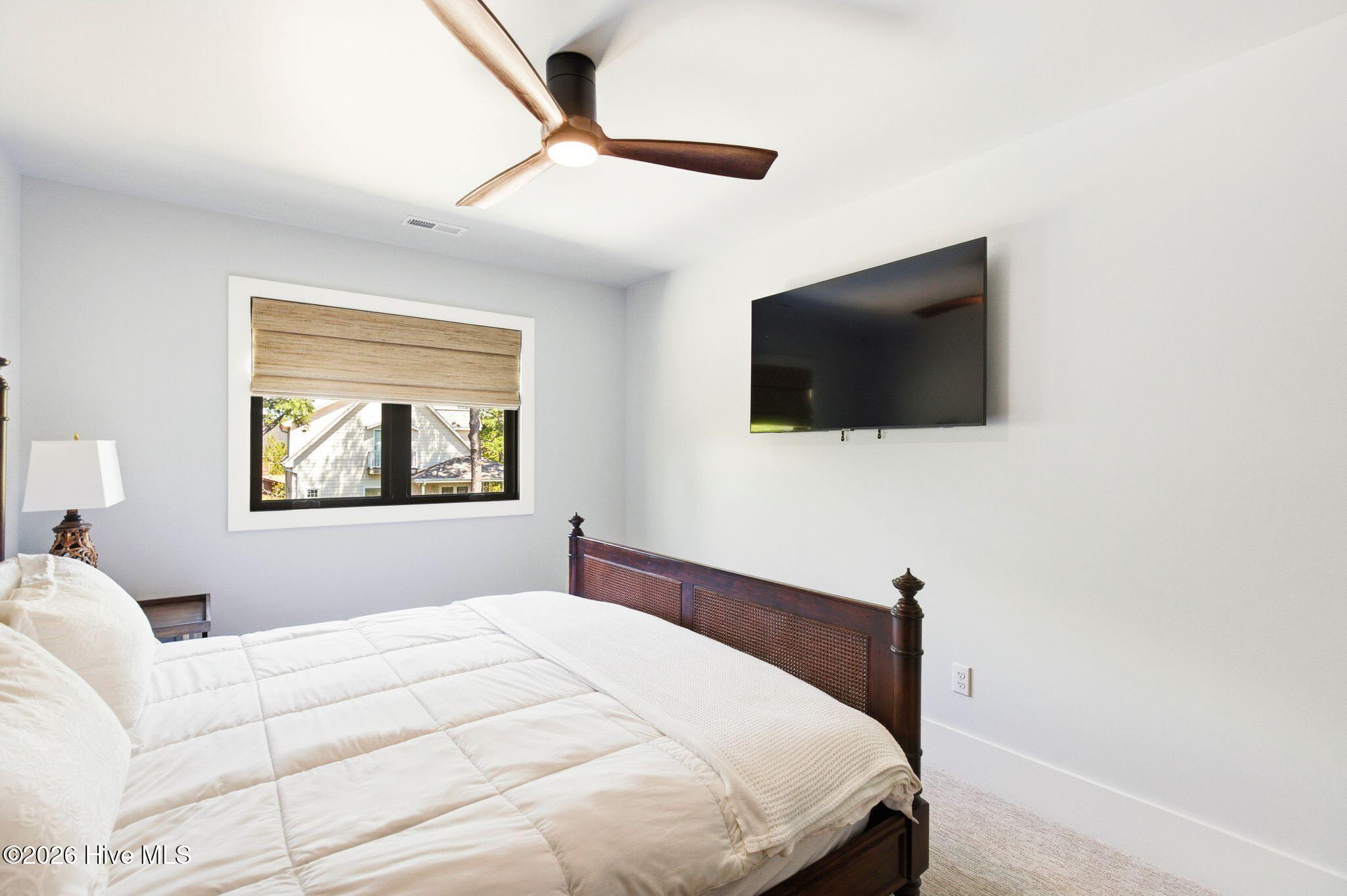 100568012 | Photo 65