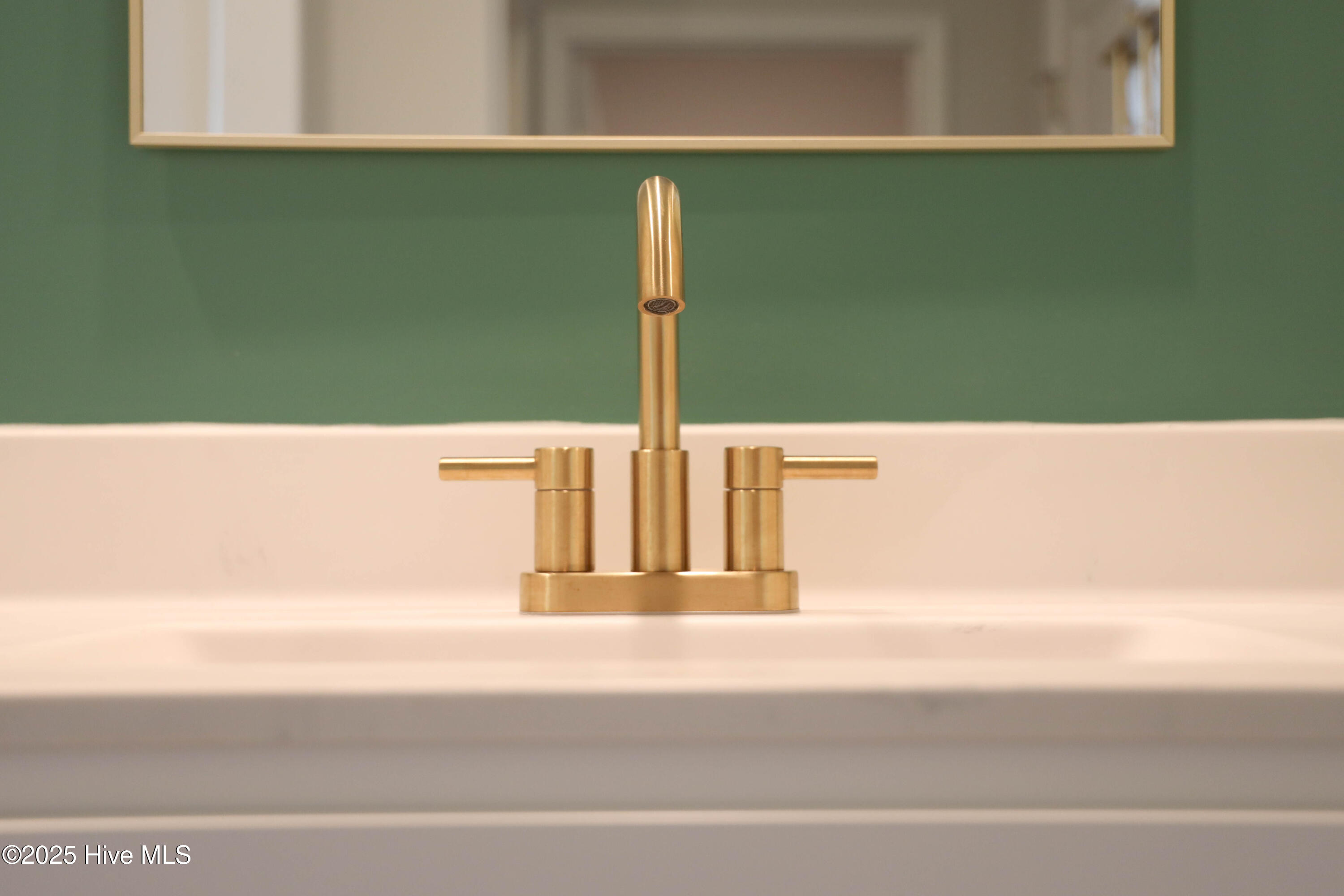 100535108 | Photo 21