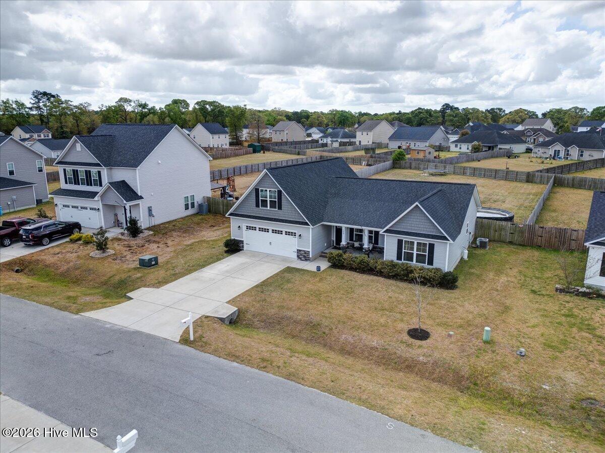 100569767 | Photo 38