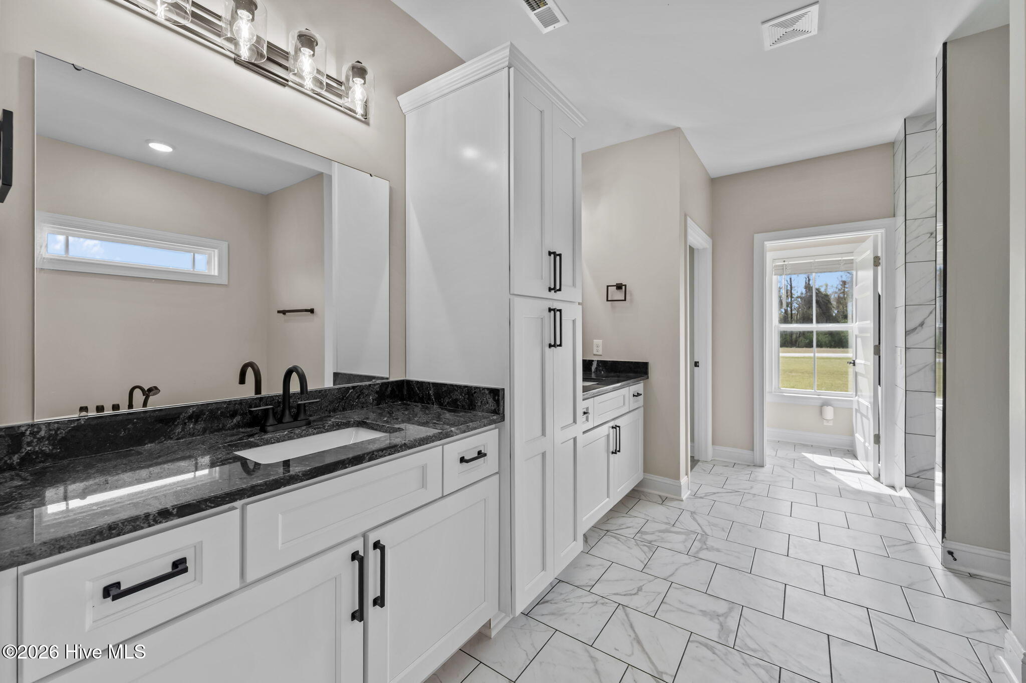 100564402 | Photo 22