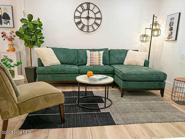 100541445 | Photo 16