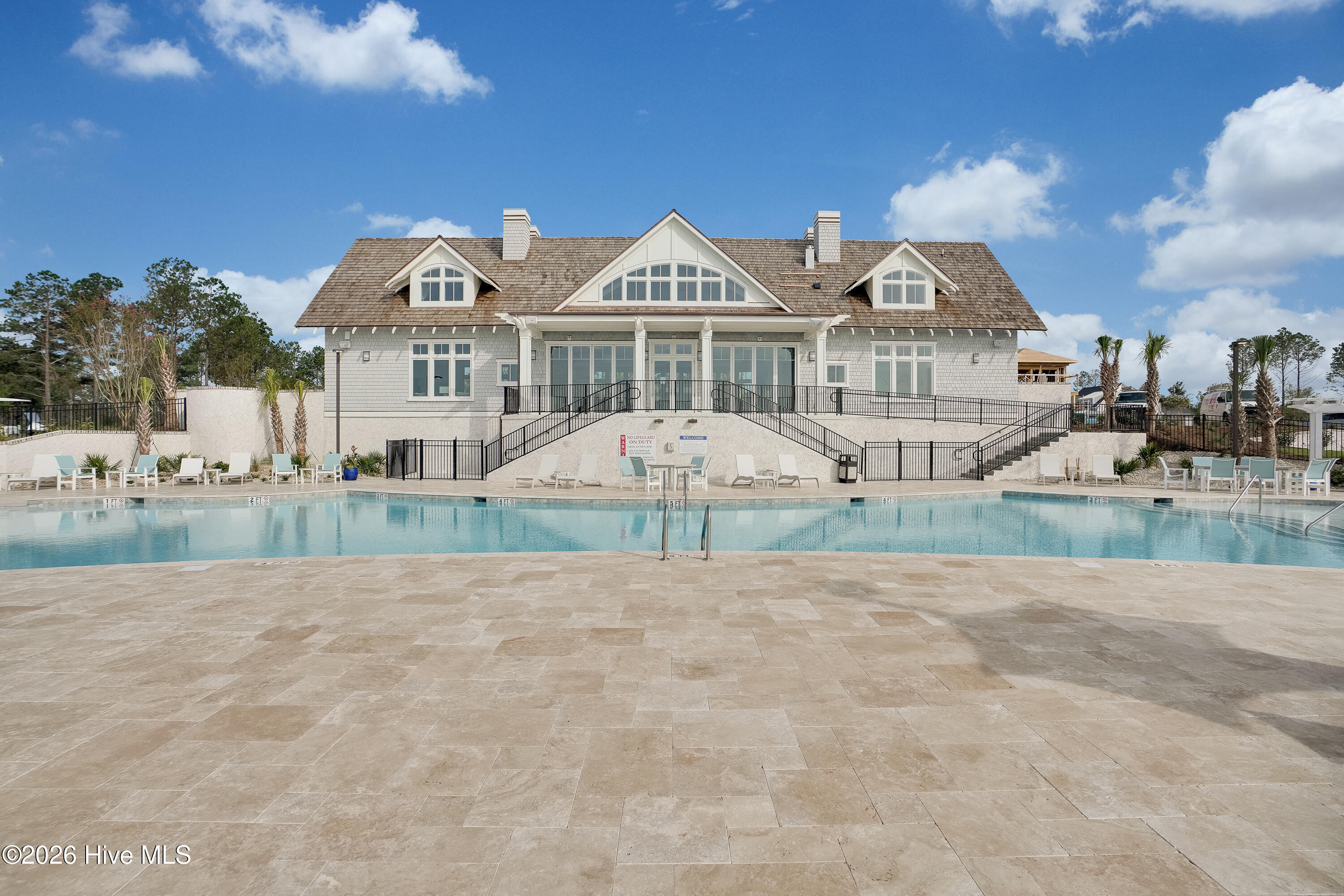 100560278 | Photo 42