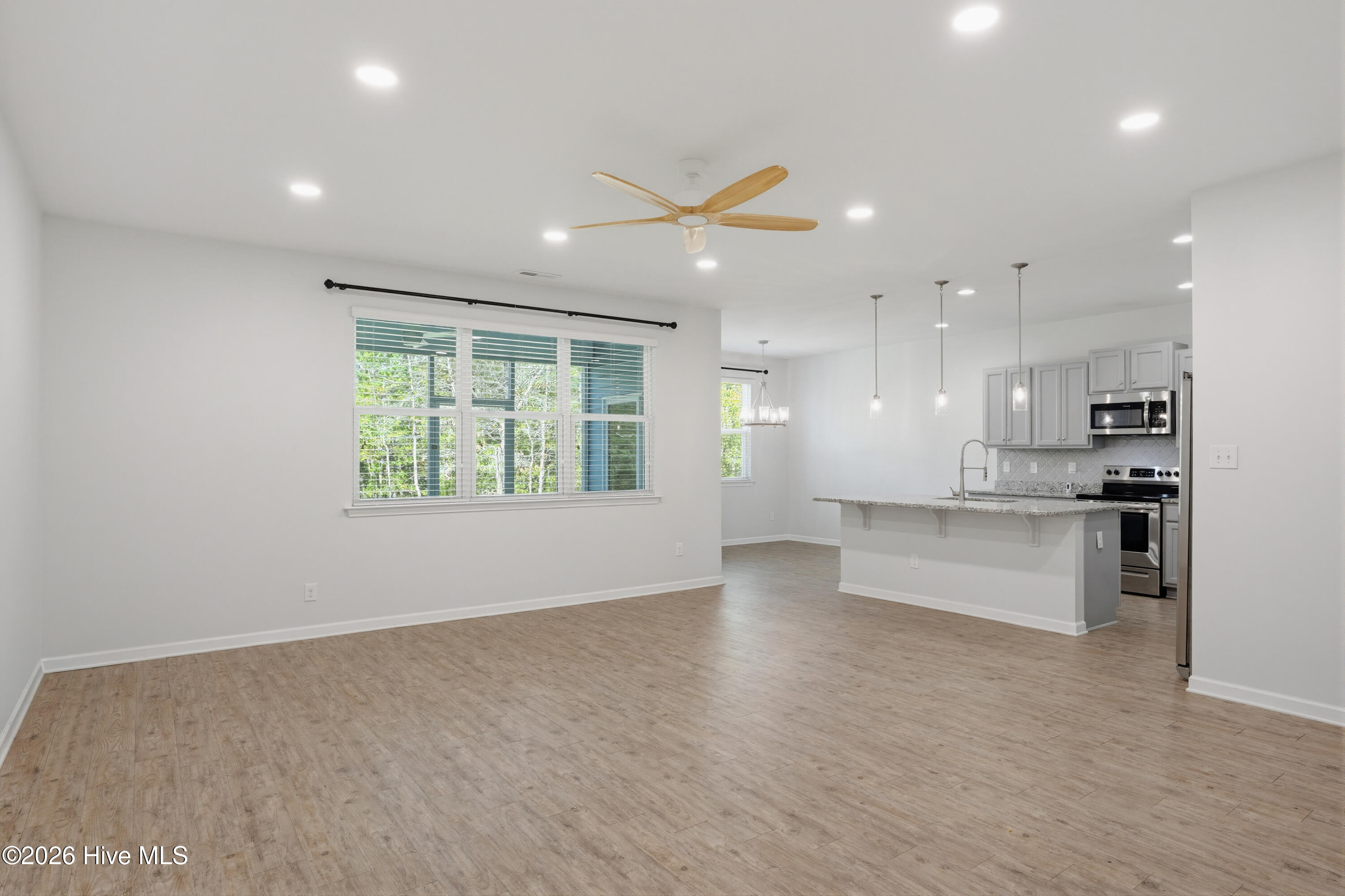 100565113 | Photo 13