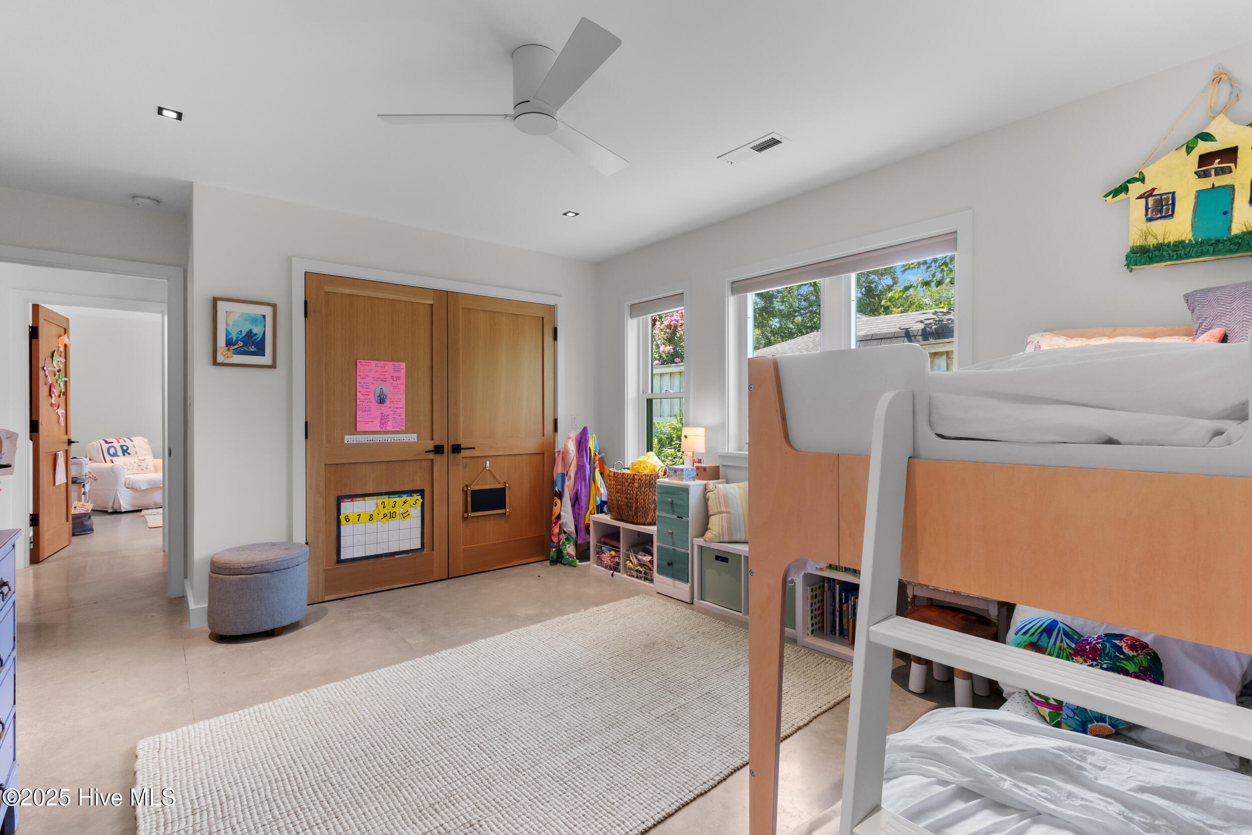 100551660 | Photo 27