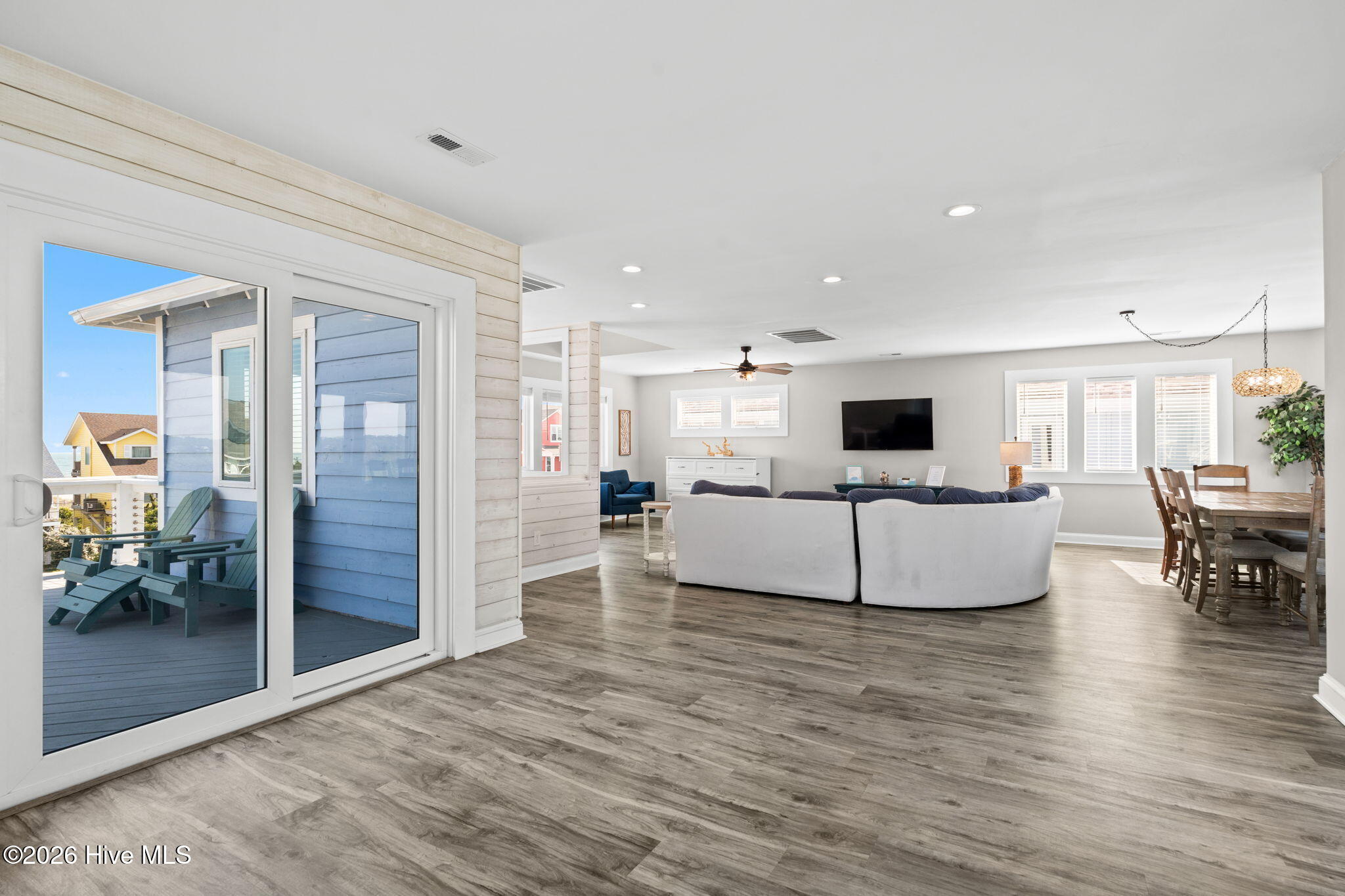 100568458 | Photo 13