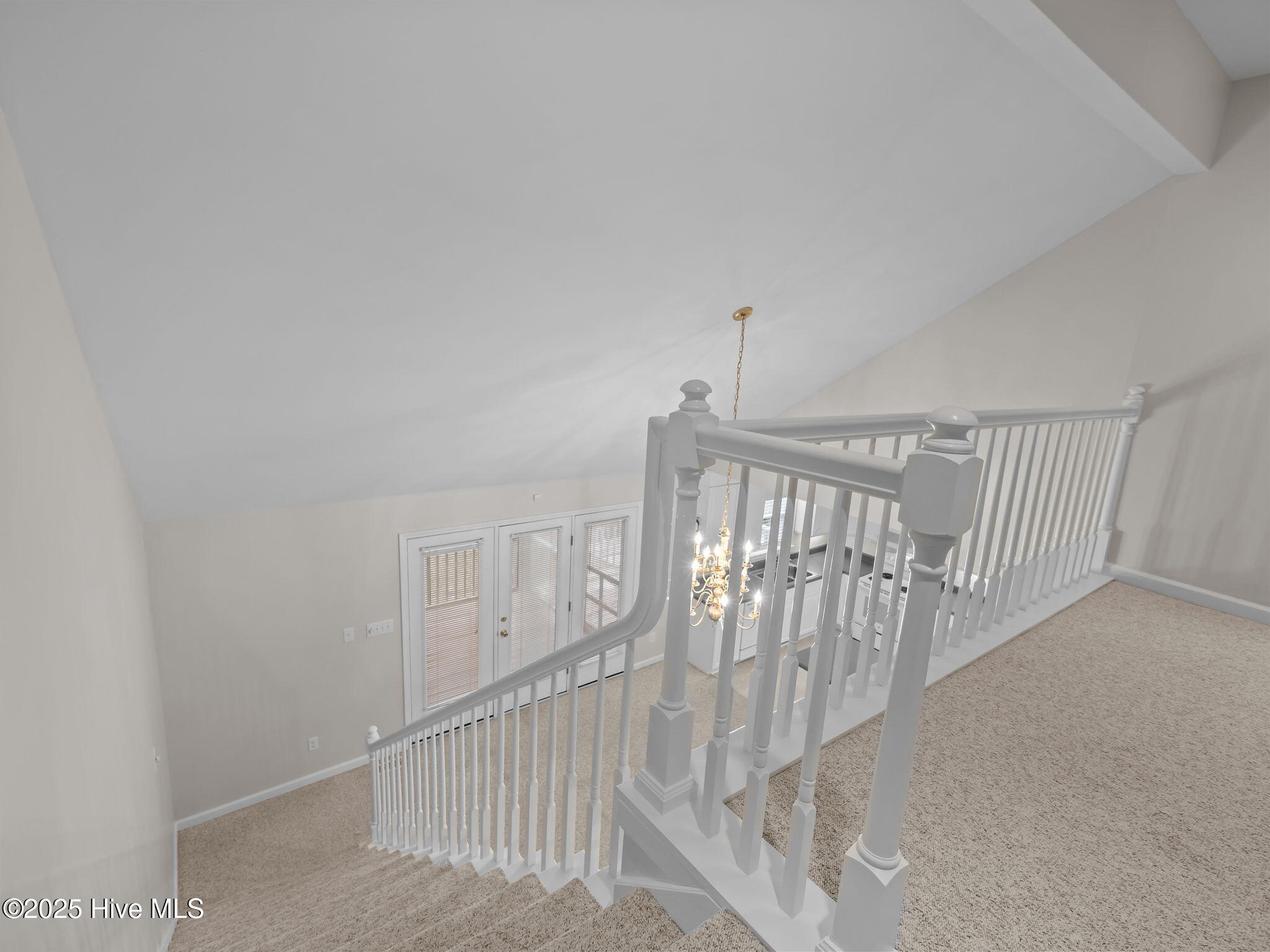 100536740 | Photo 33