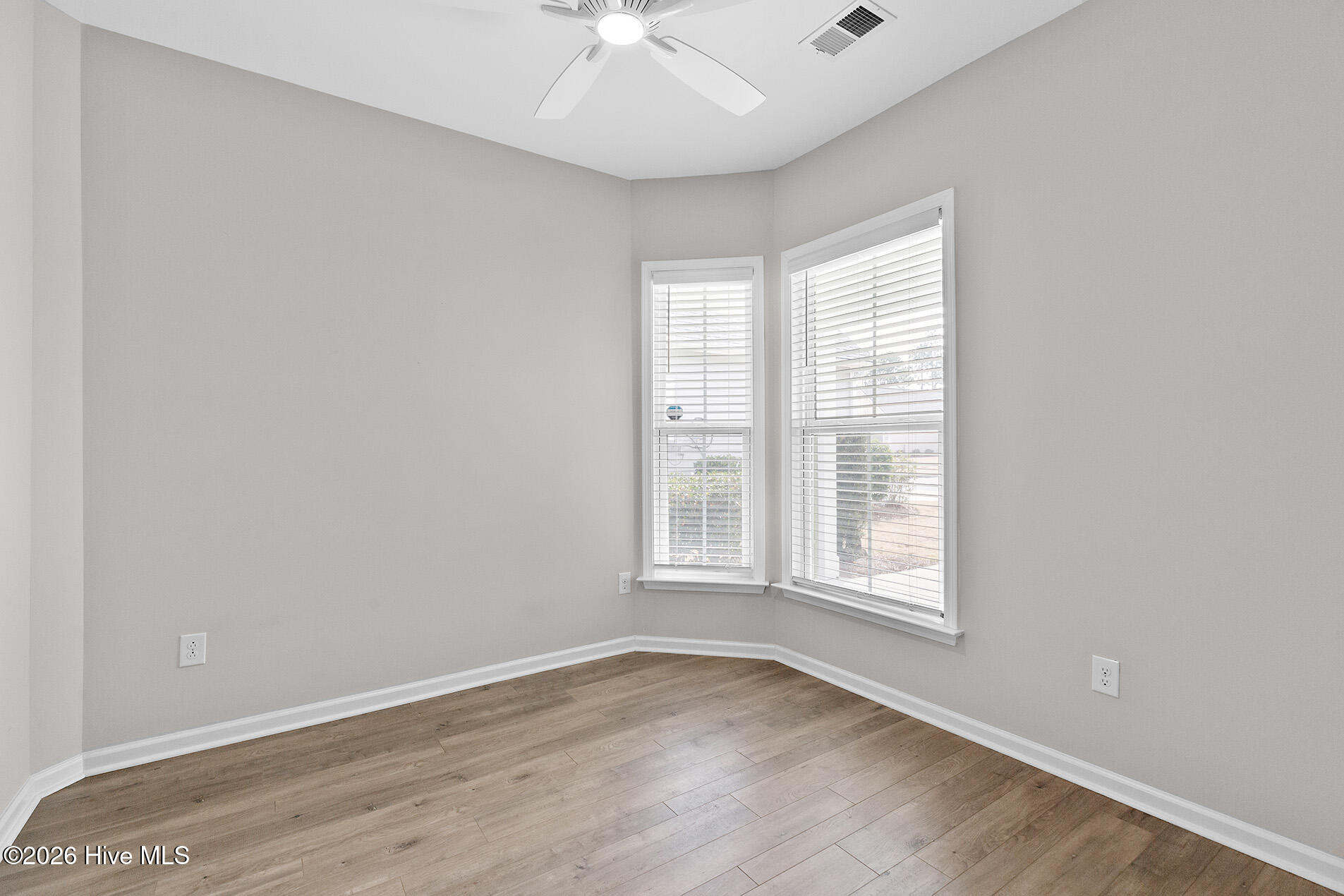 100554927 | Photo 29