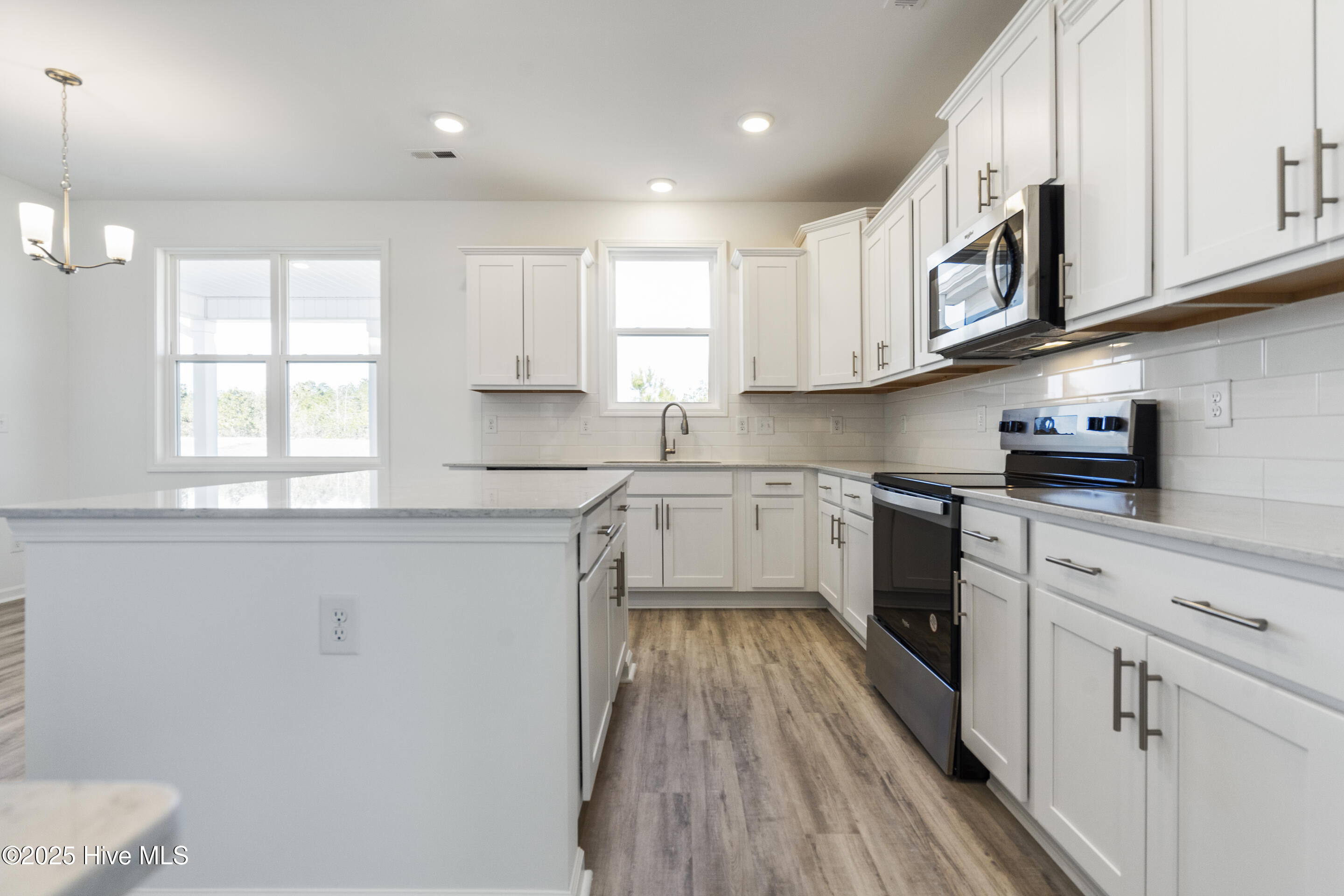 100486193 | Photo 18