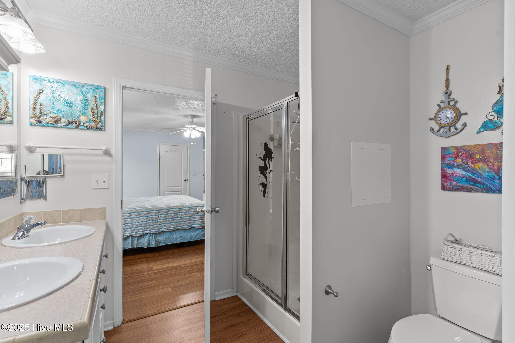 100535102 | Photo 23