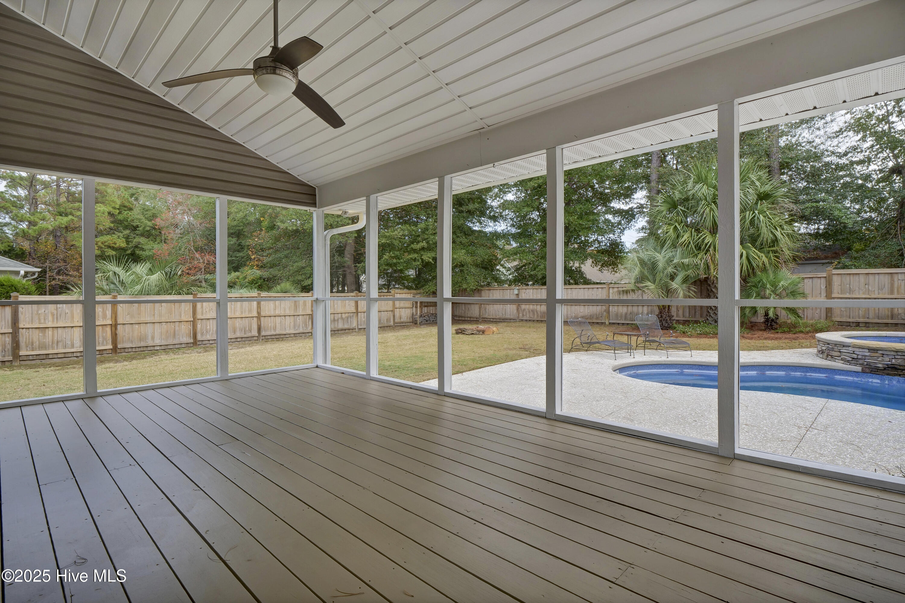 100543498 | Photo 42