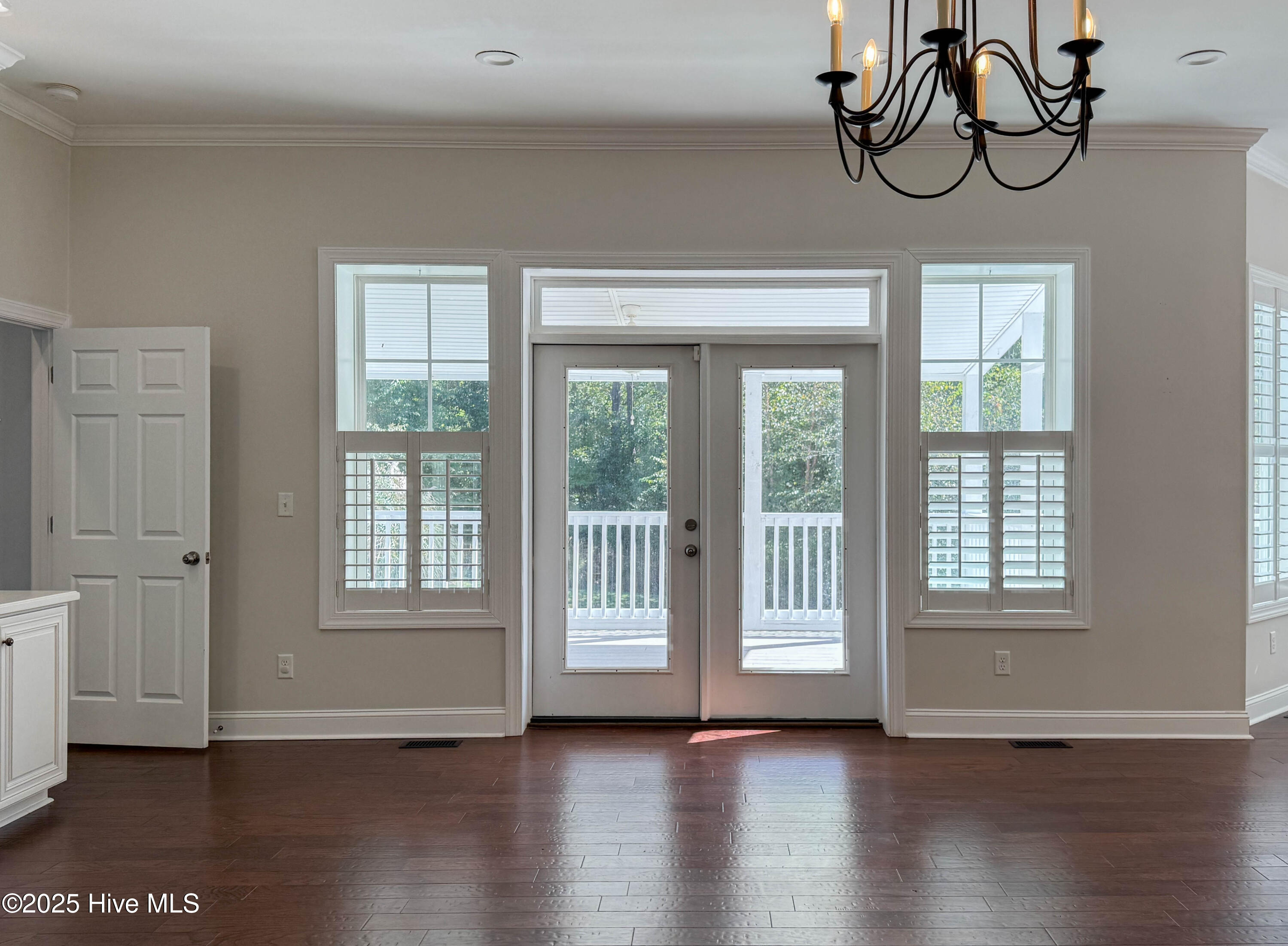 100537477 | Photo 27