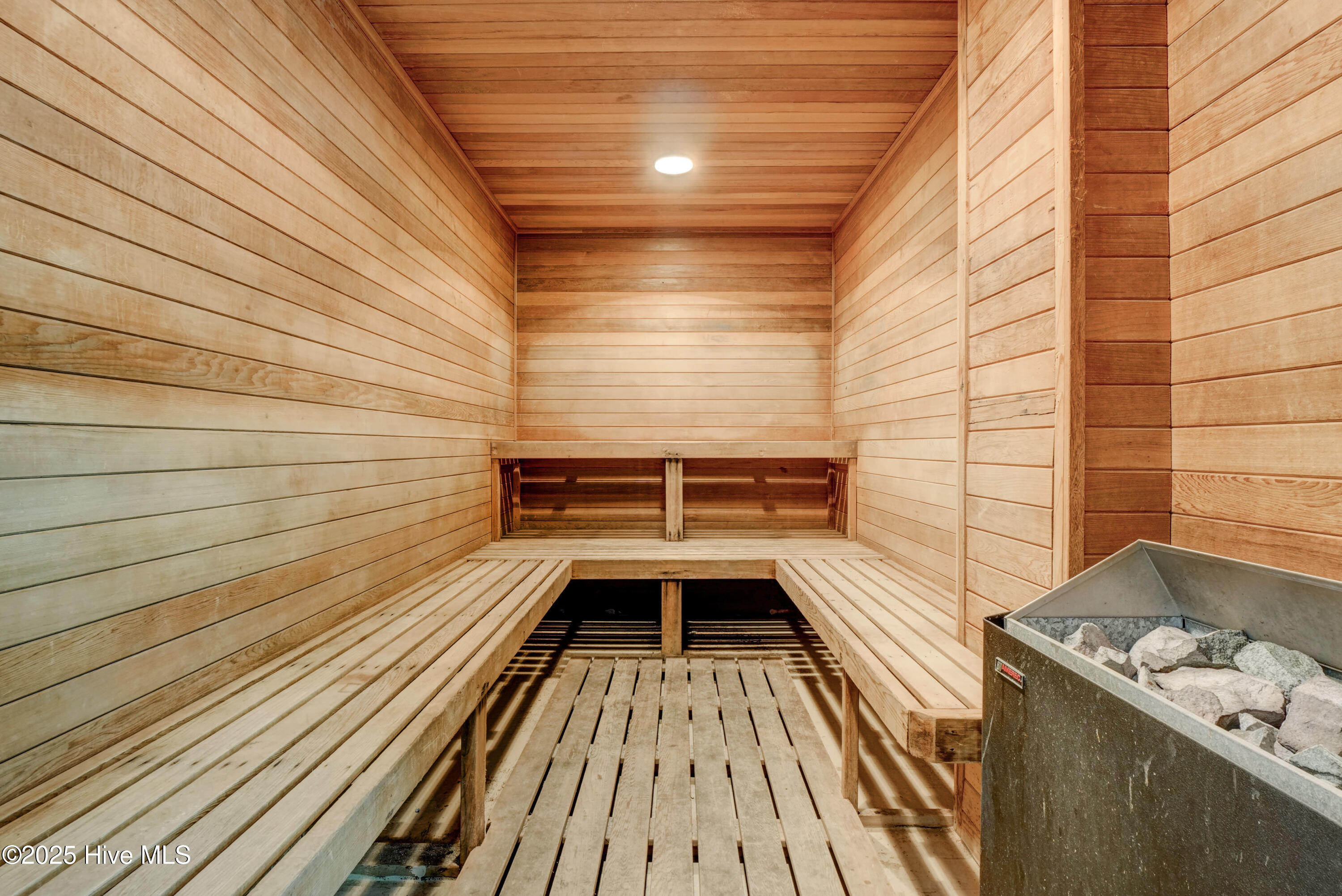 100520524 | Photo 32