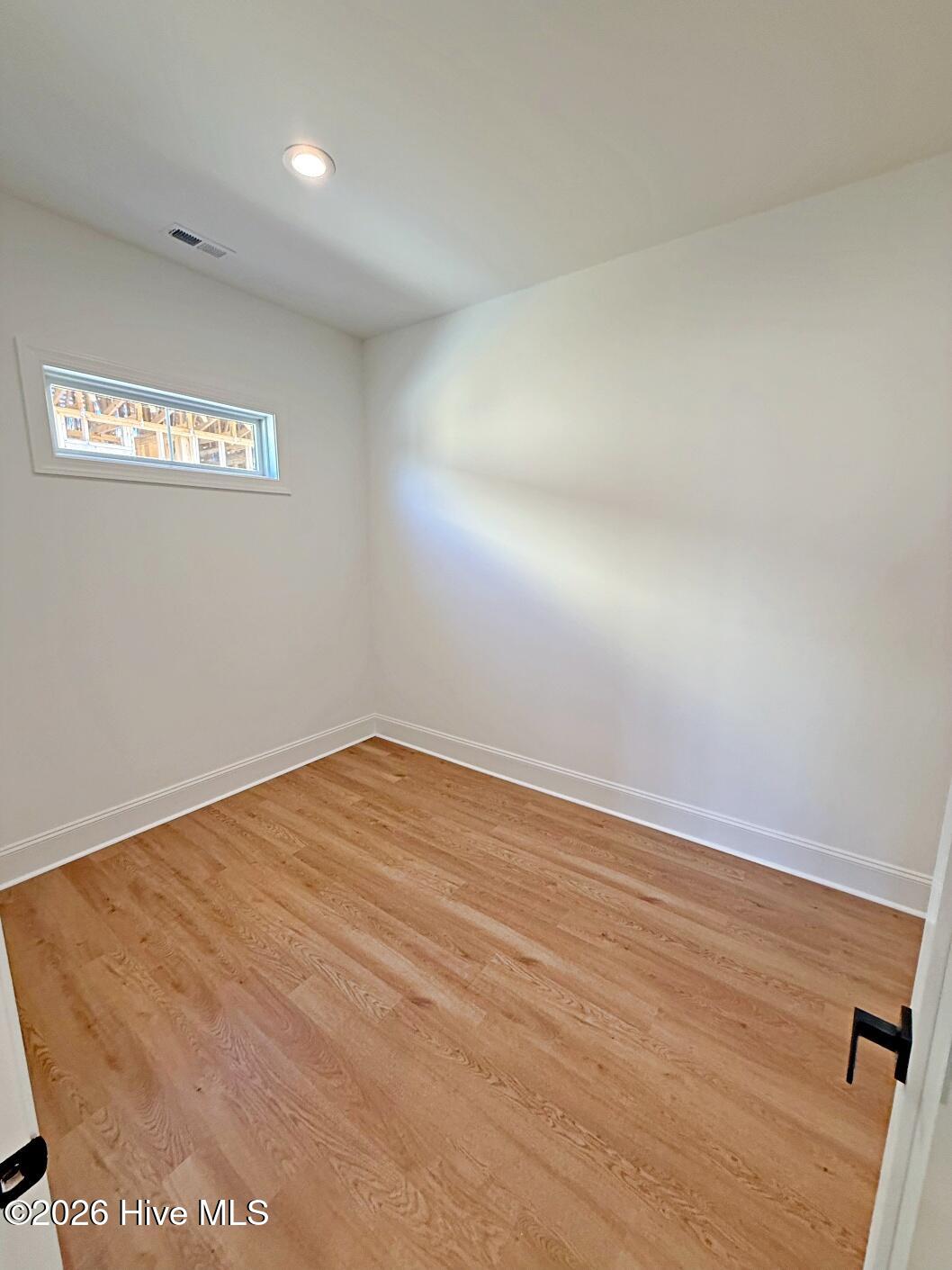 100537475 | Photo 26