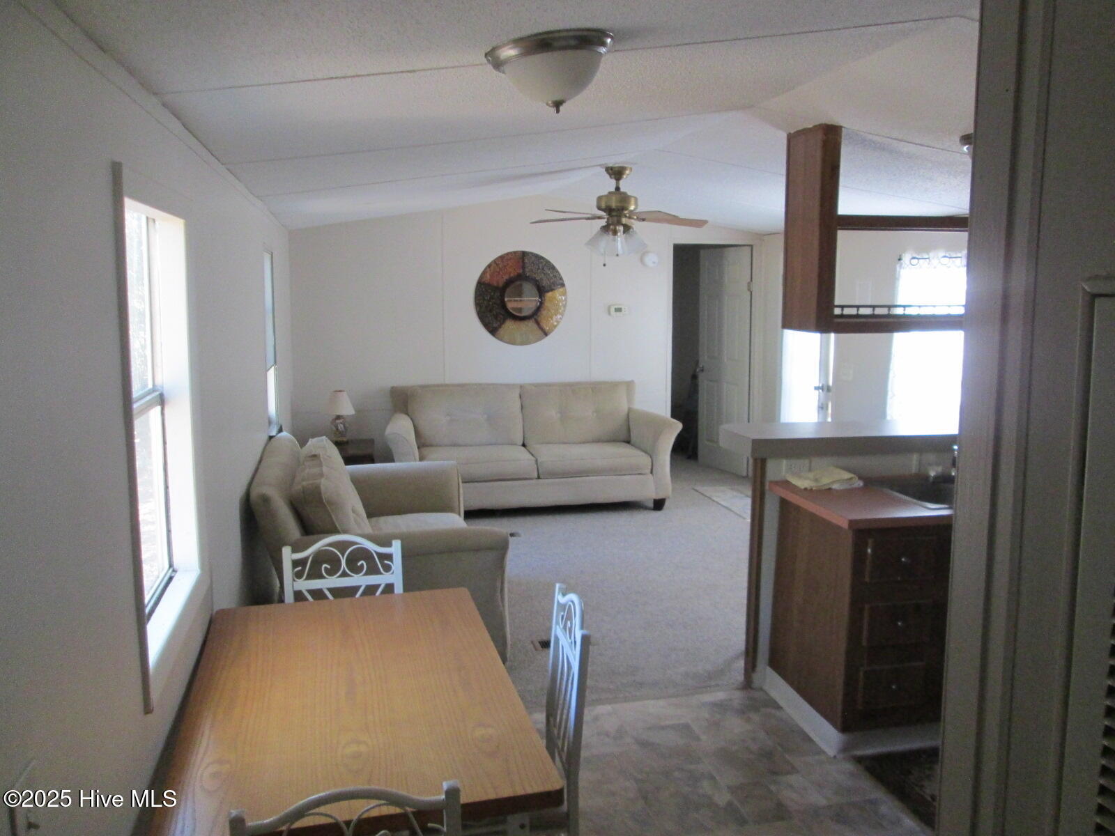 100537698 | Photo 10