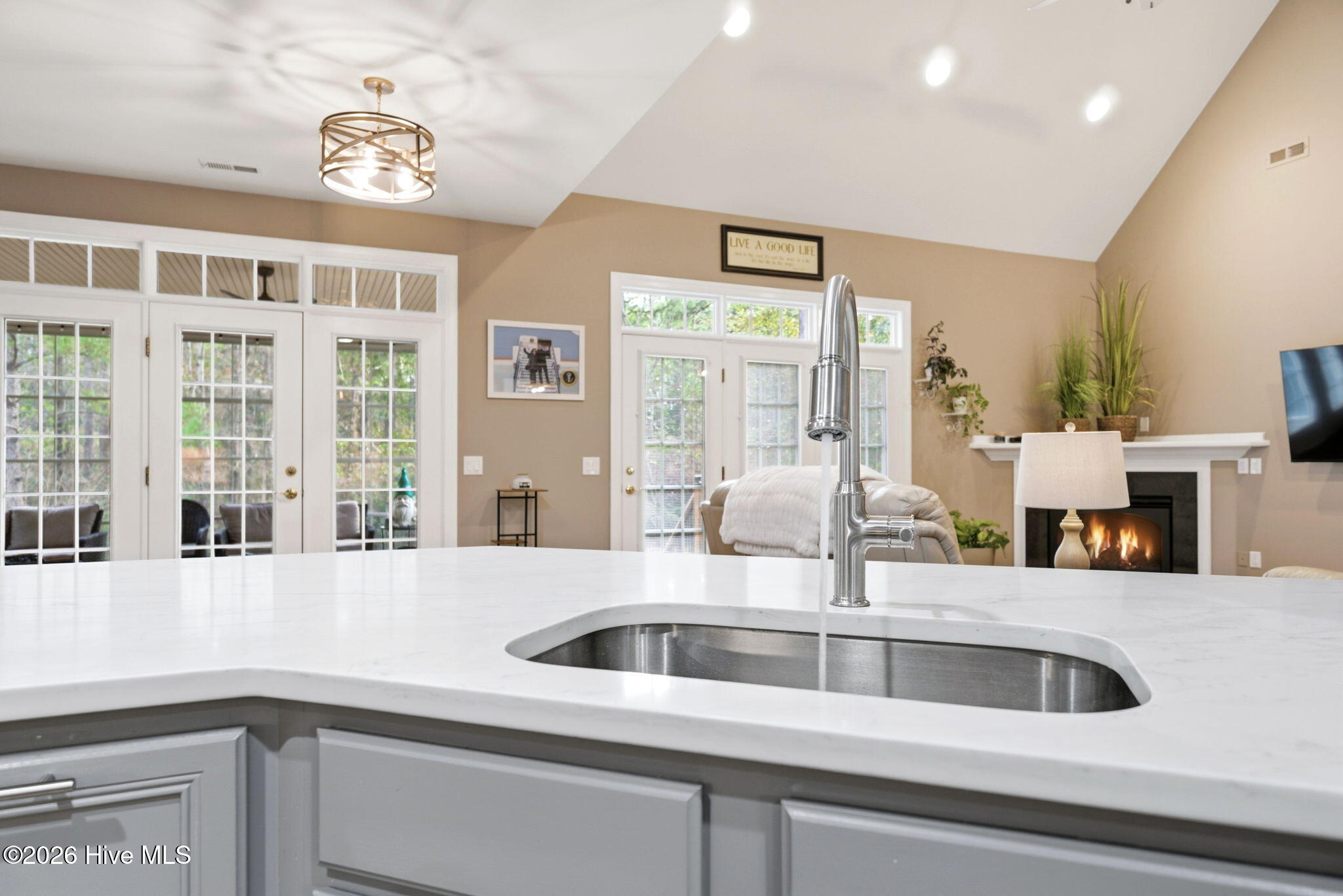 100556153 | Photo 23