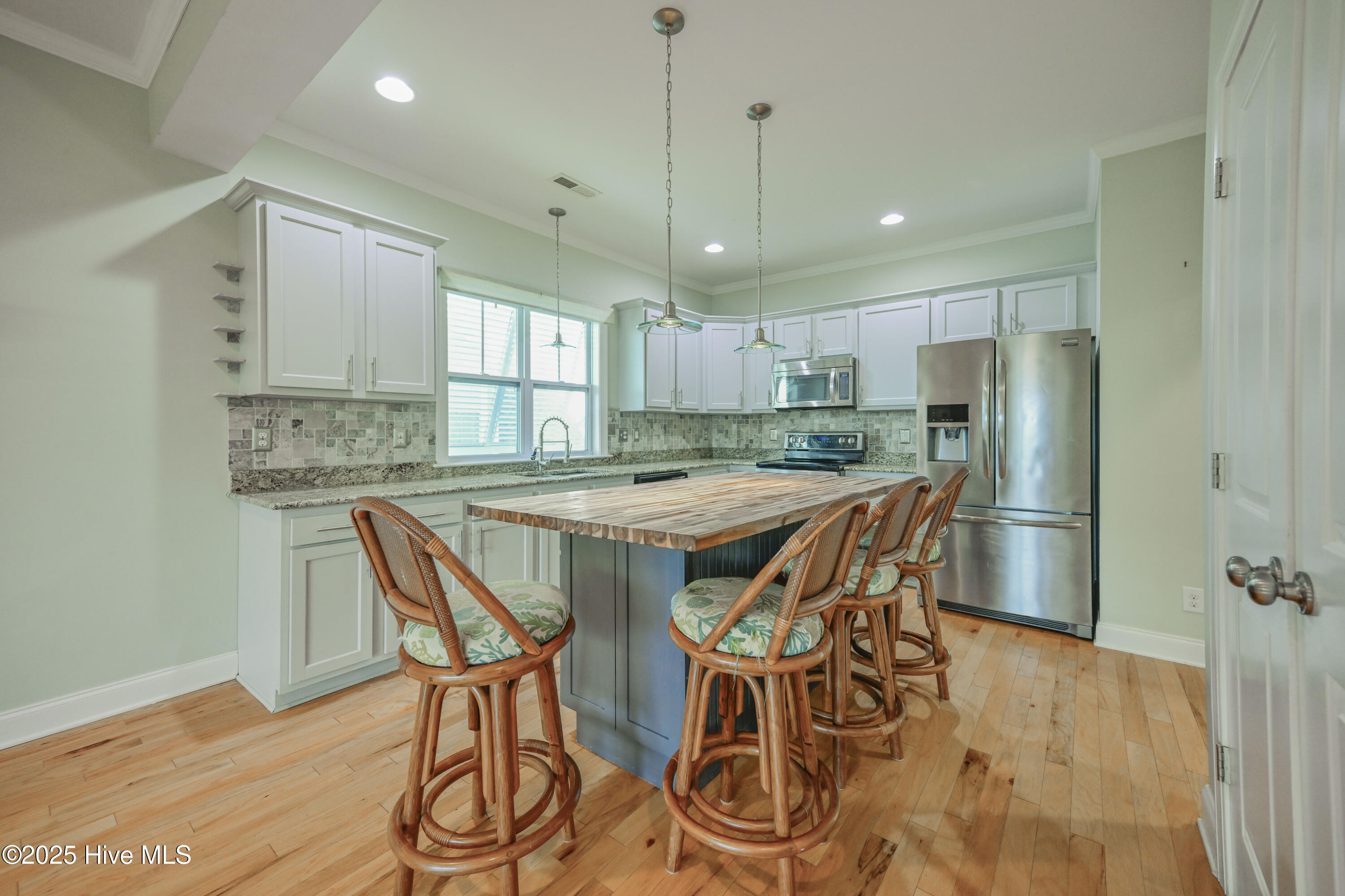 100523770 | Photo 12