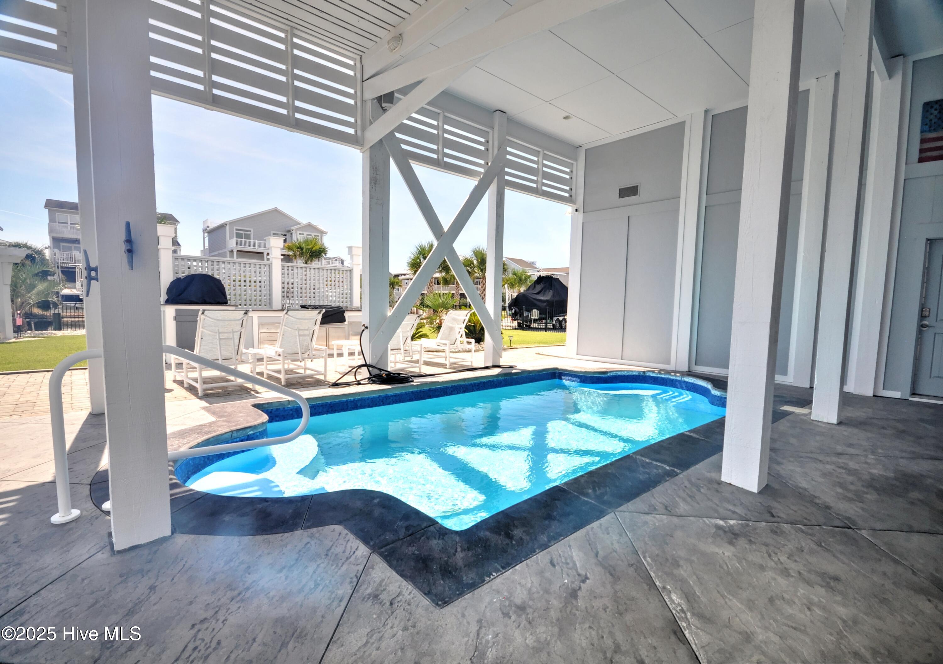 100533074 | Photo 30