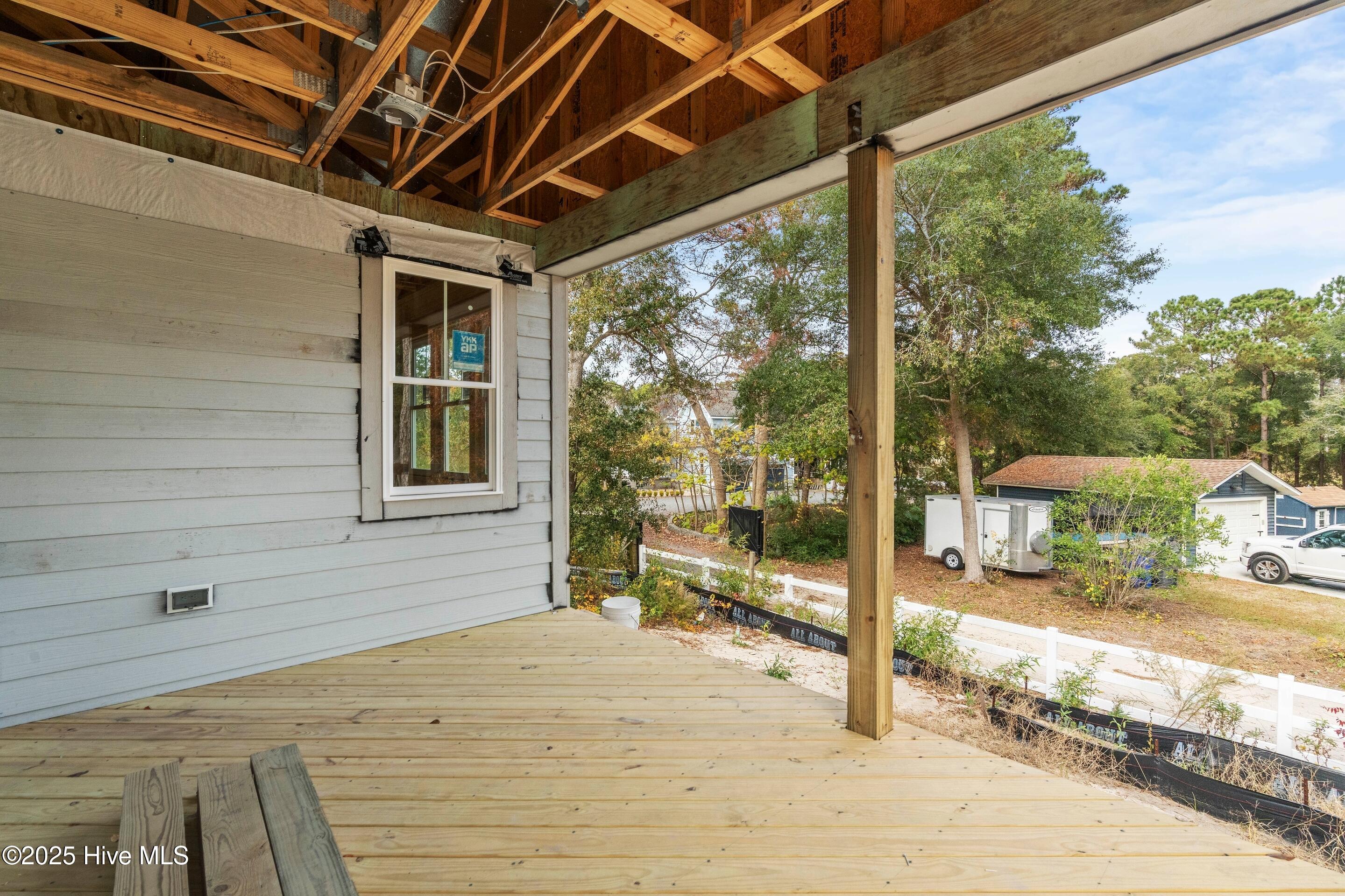 100543070 | Photo 51