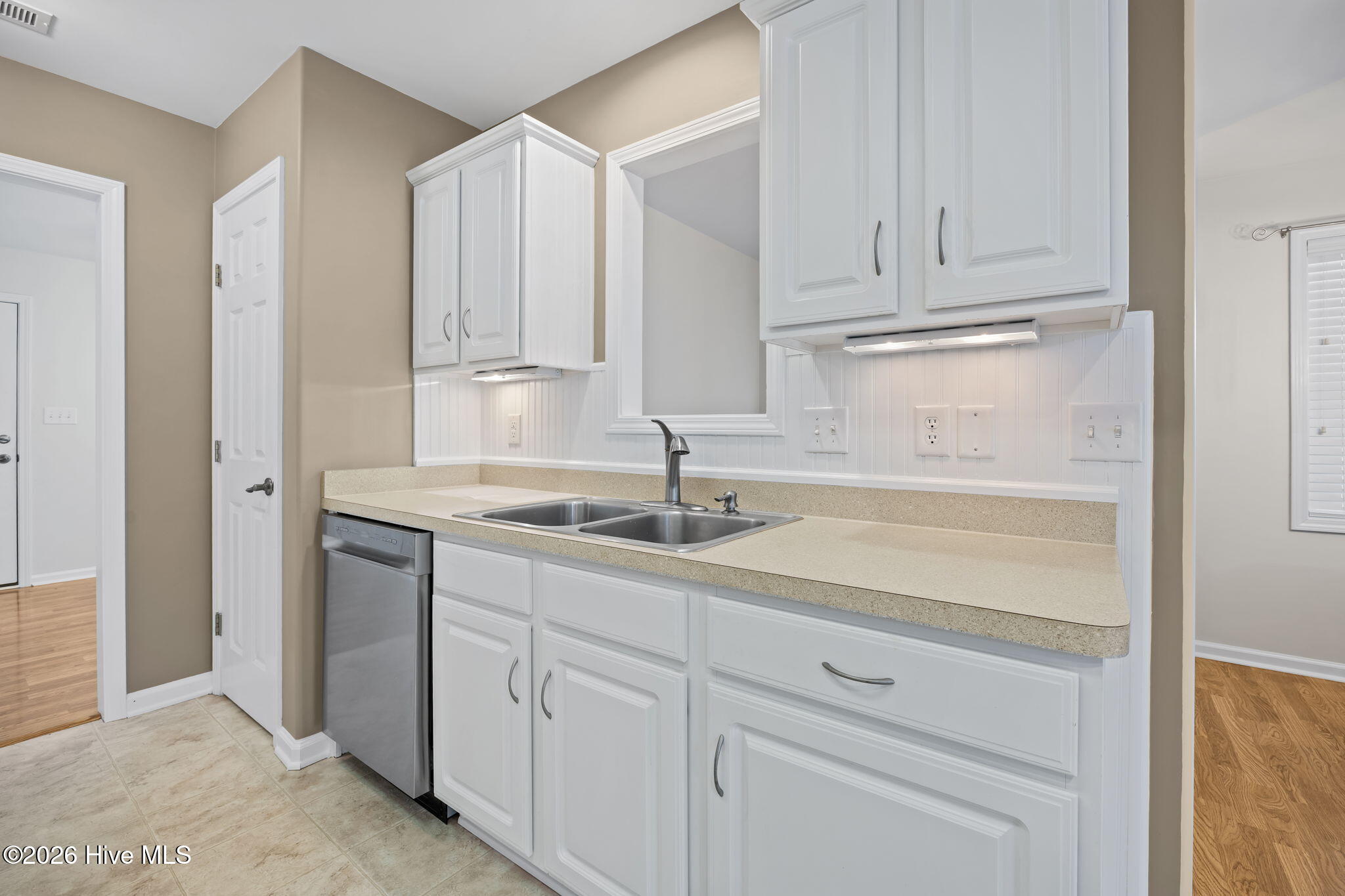 100560523 | Photo 16