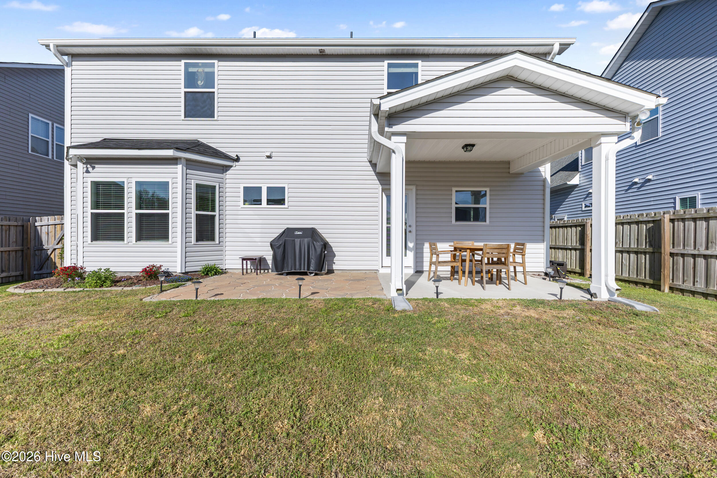 100565855 | Photo 71