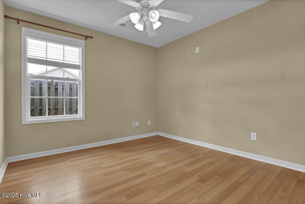 100542434 | Photo 24