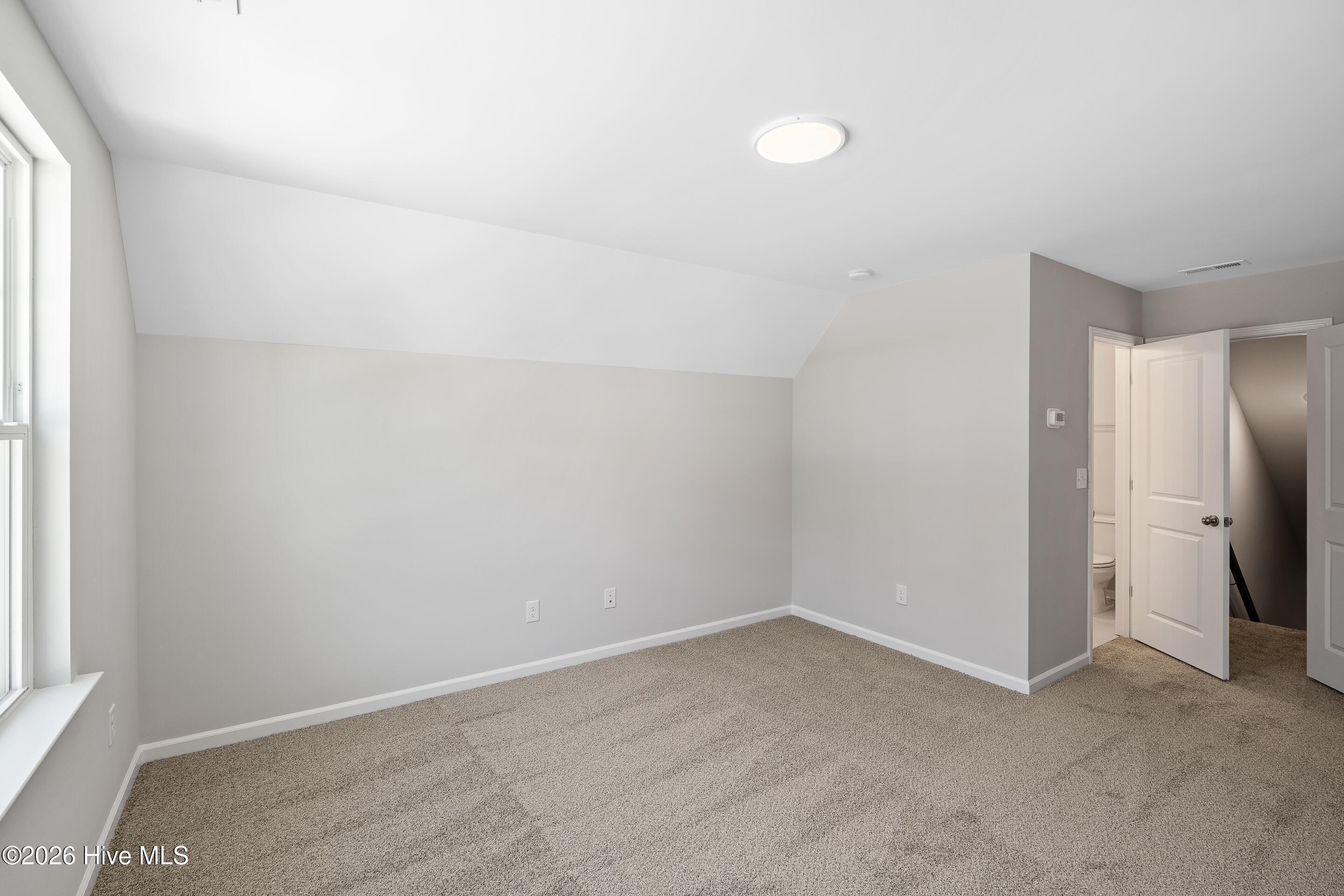 100552787 | Photo 23