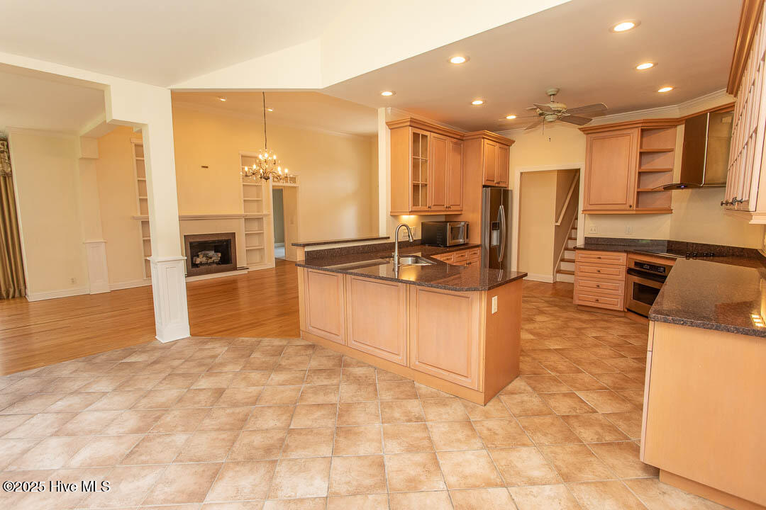 100526043 | Photo 12