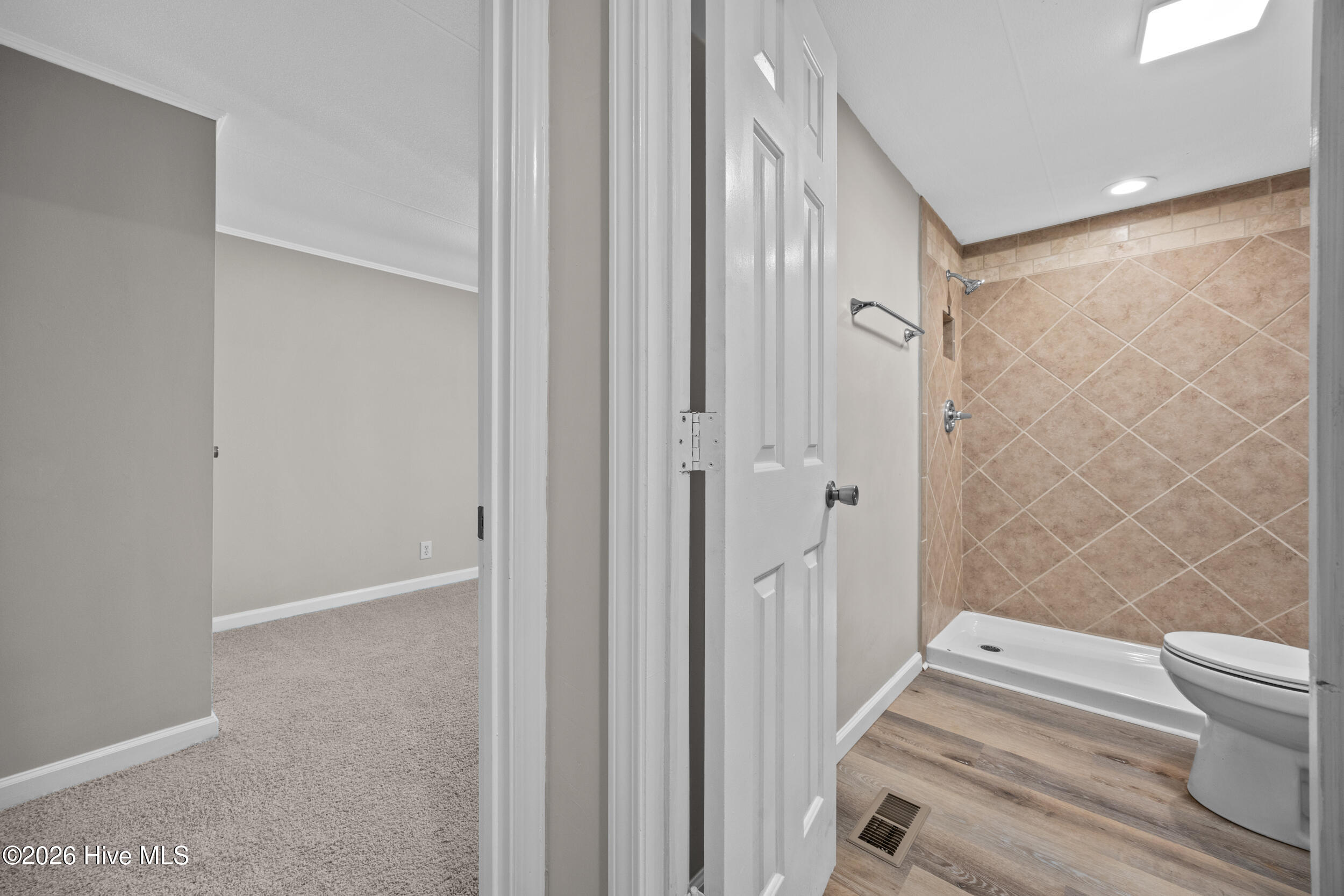 100553341 | Photo 23