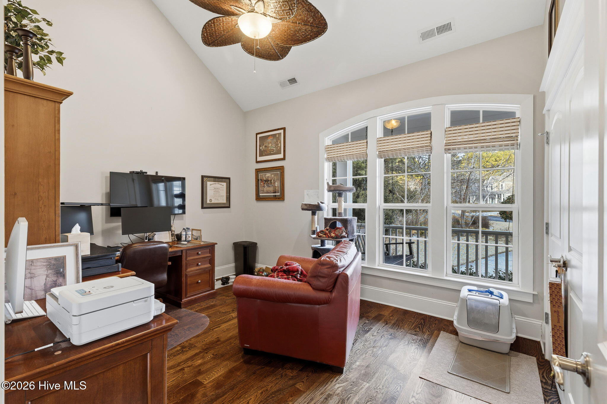 100554087 | Photo 41