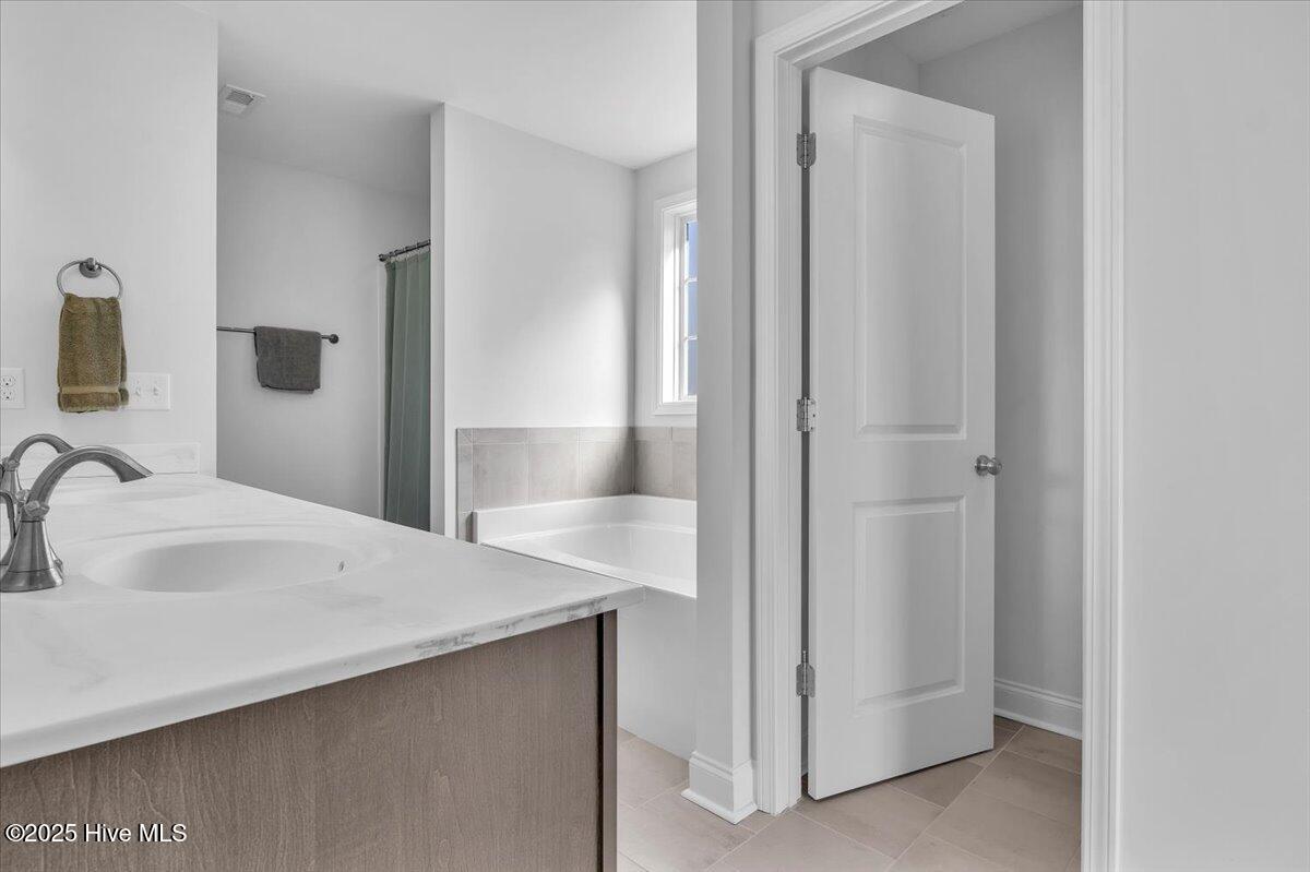 100532836 | Photo 21