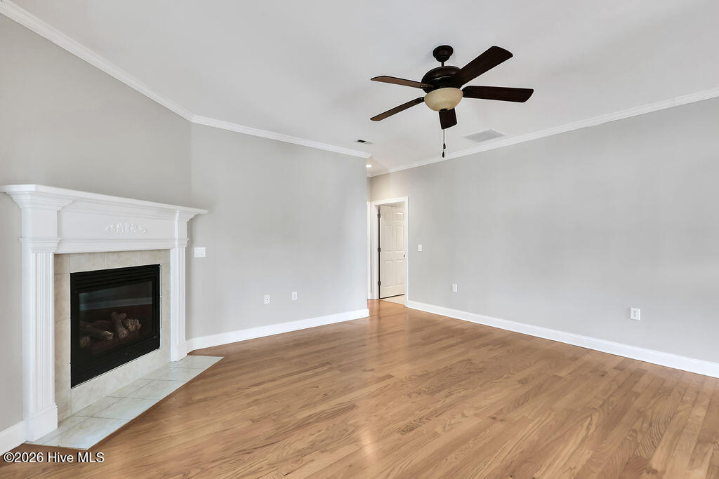 100558712 | Photo 14