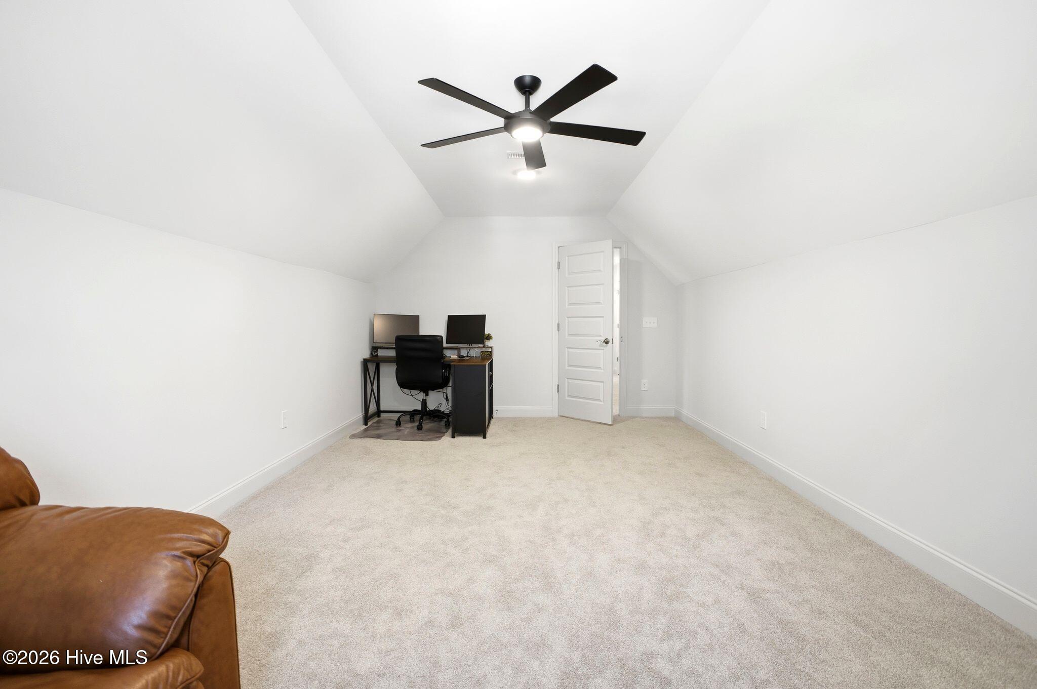 100568135 | Photo 56