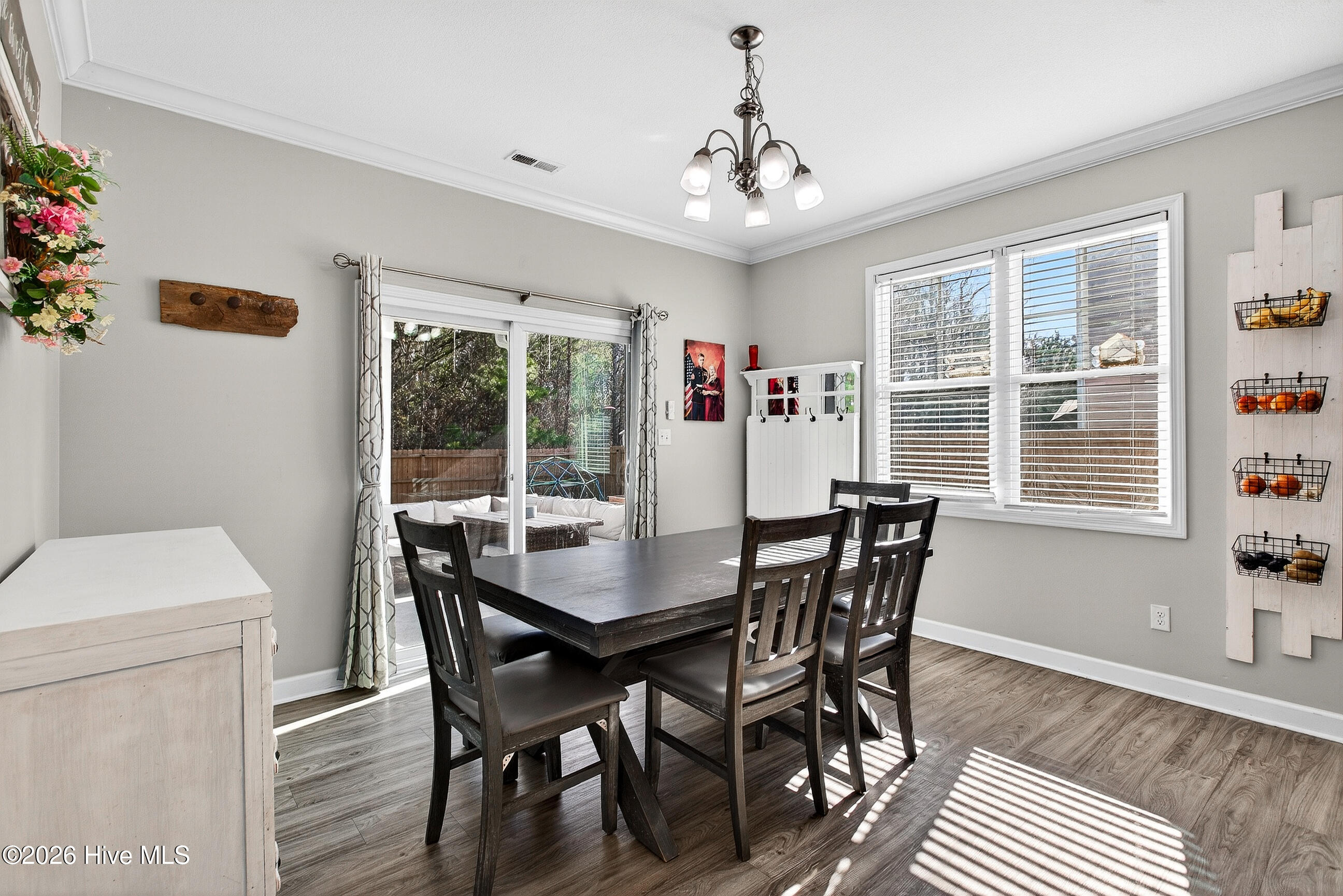 100562931 | Photo 14