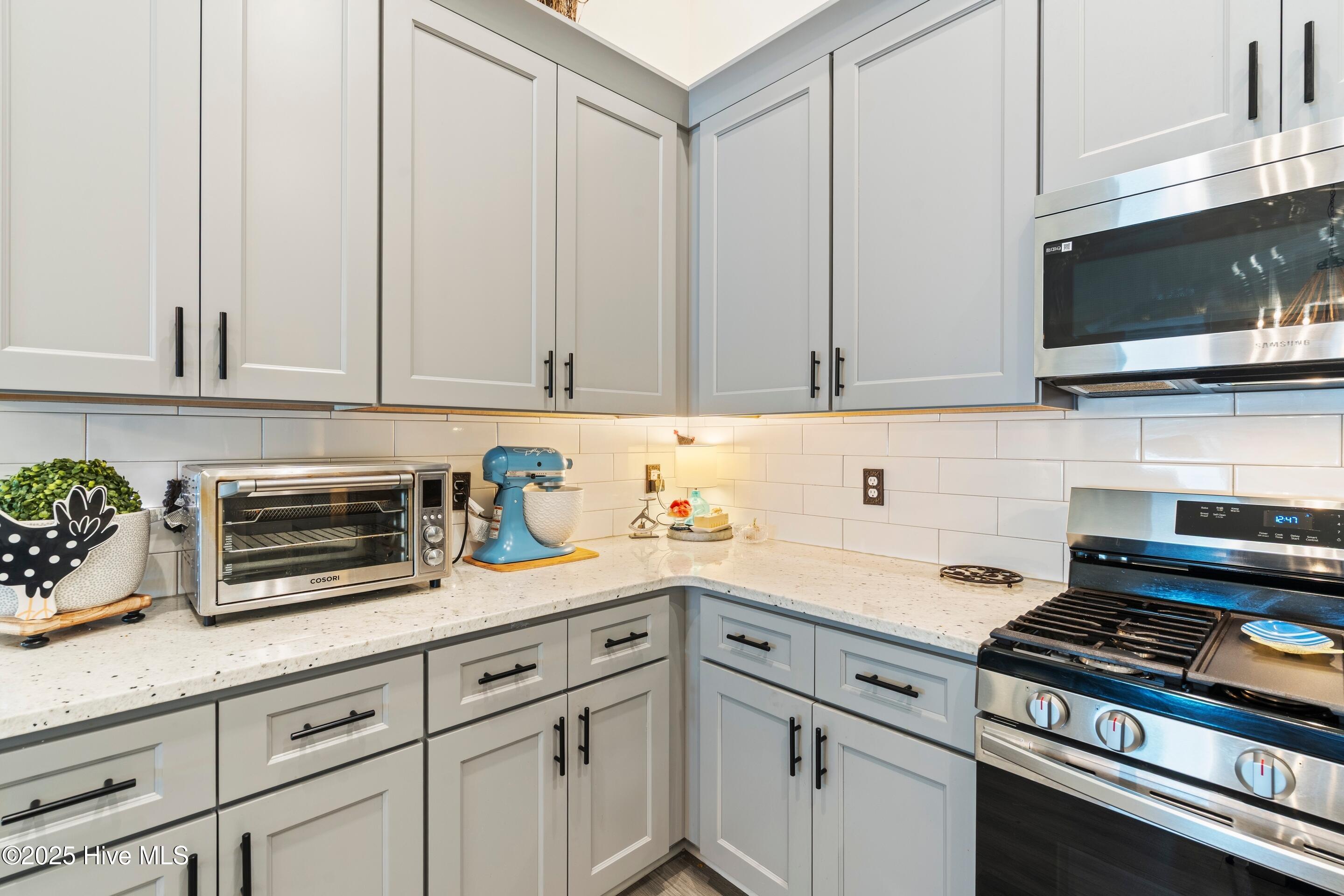 100525956 | Photo 26