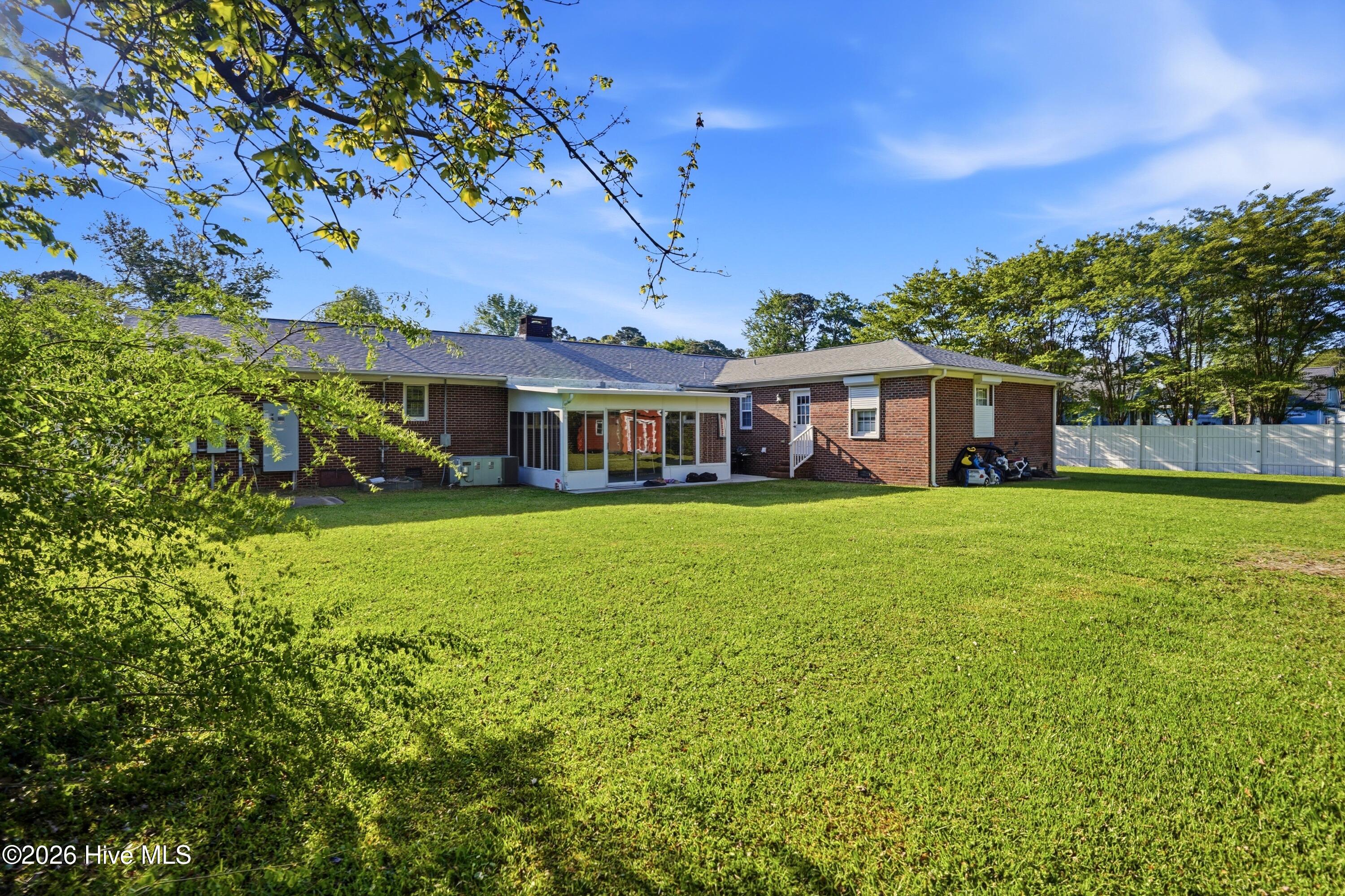 100567003 | Photo 31