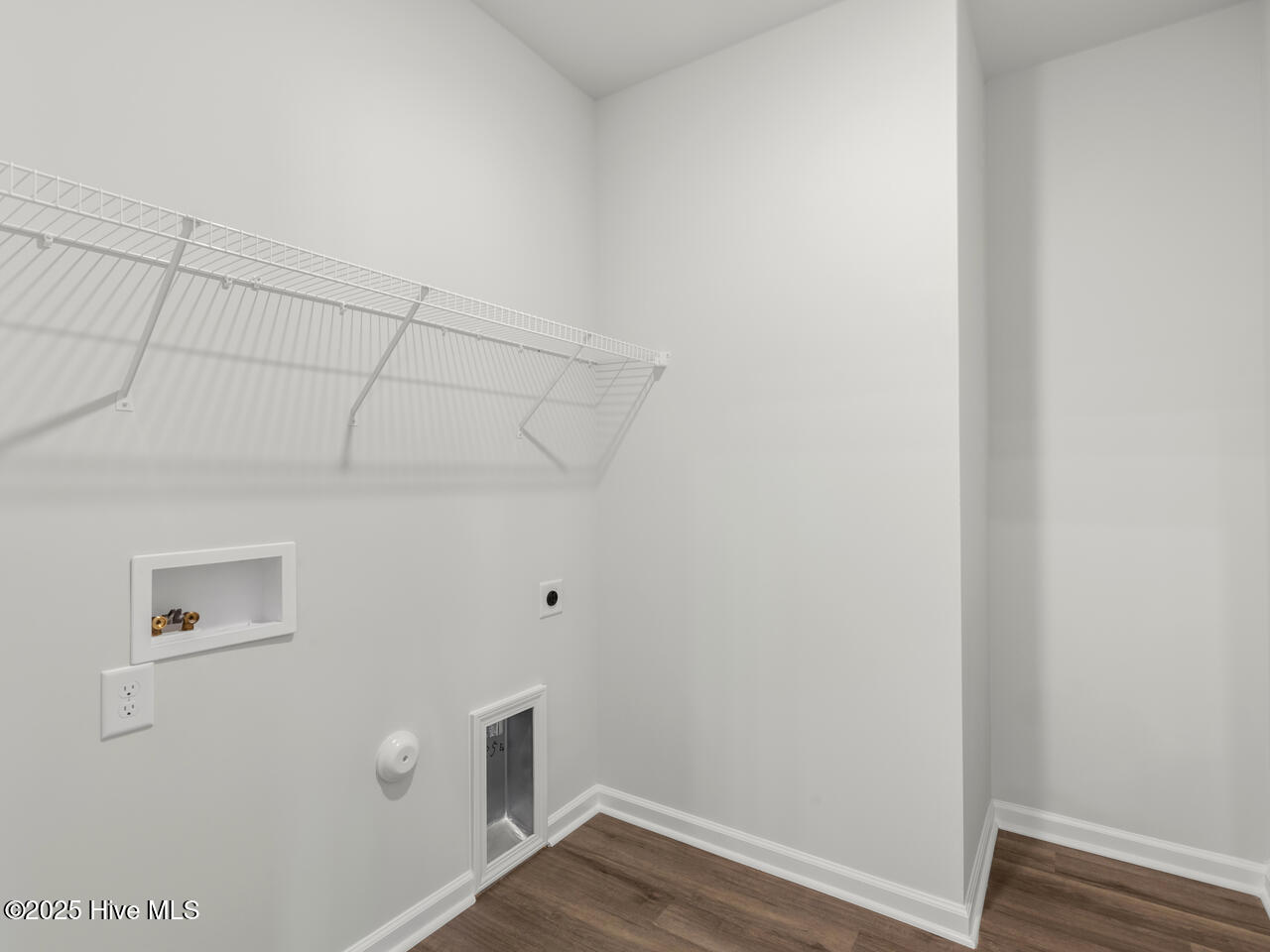 100515023 | Photo 19