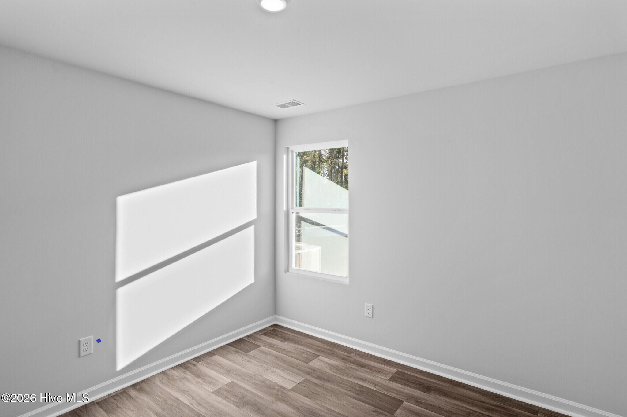 100545792 | Photo 15