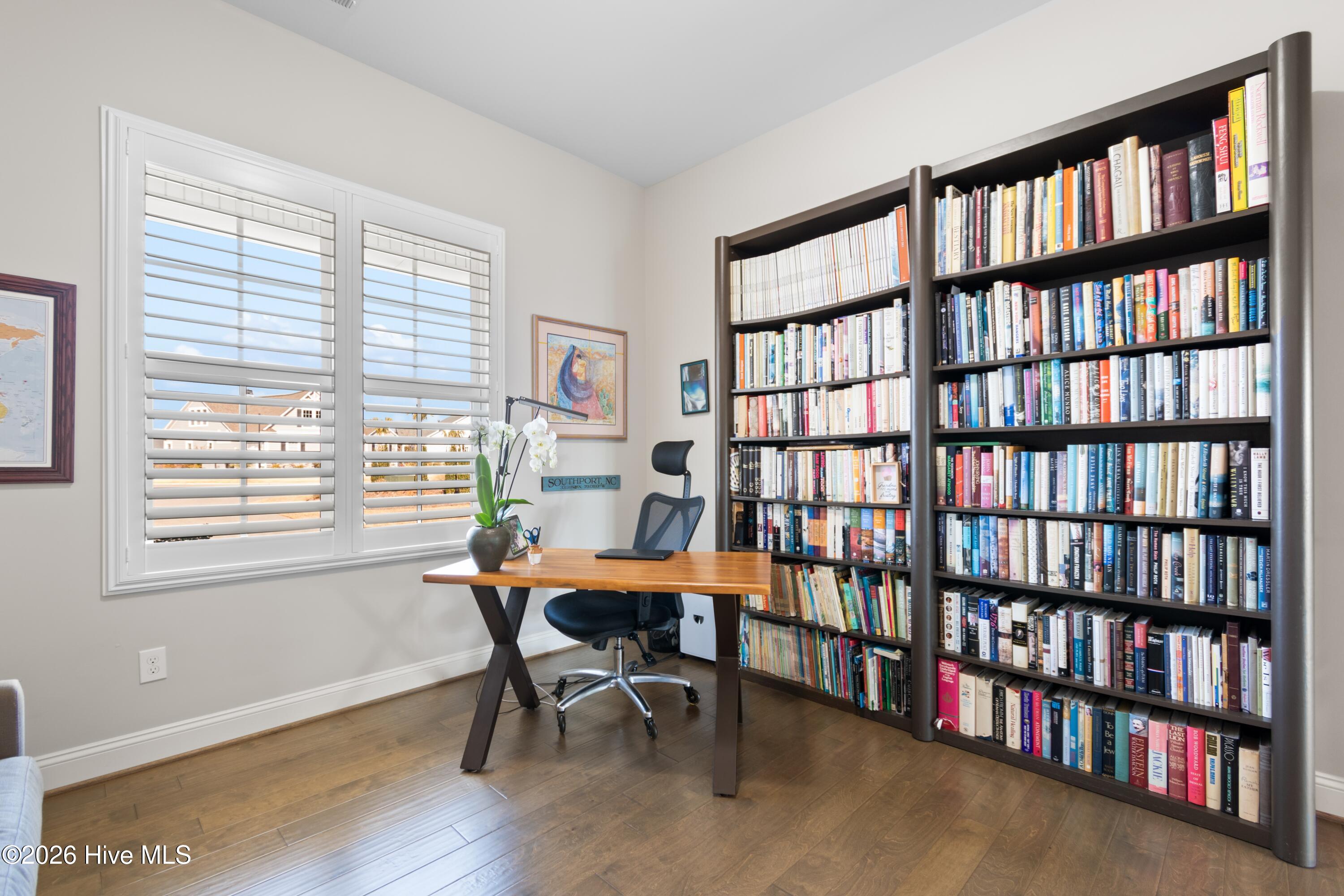 100560288 | Photo 34