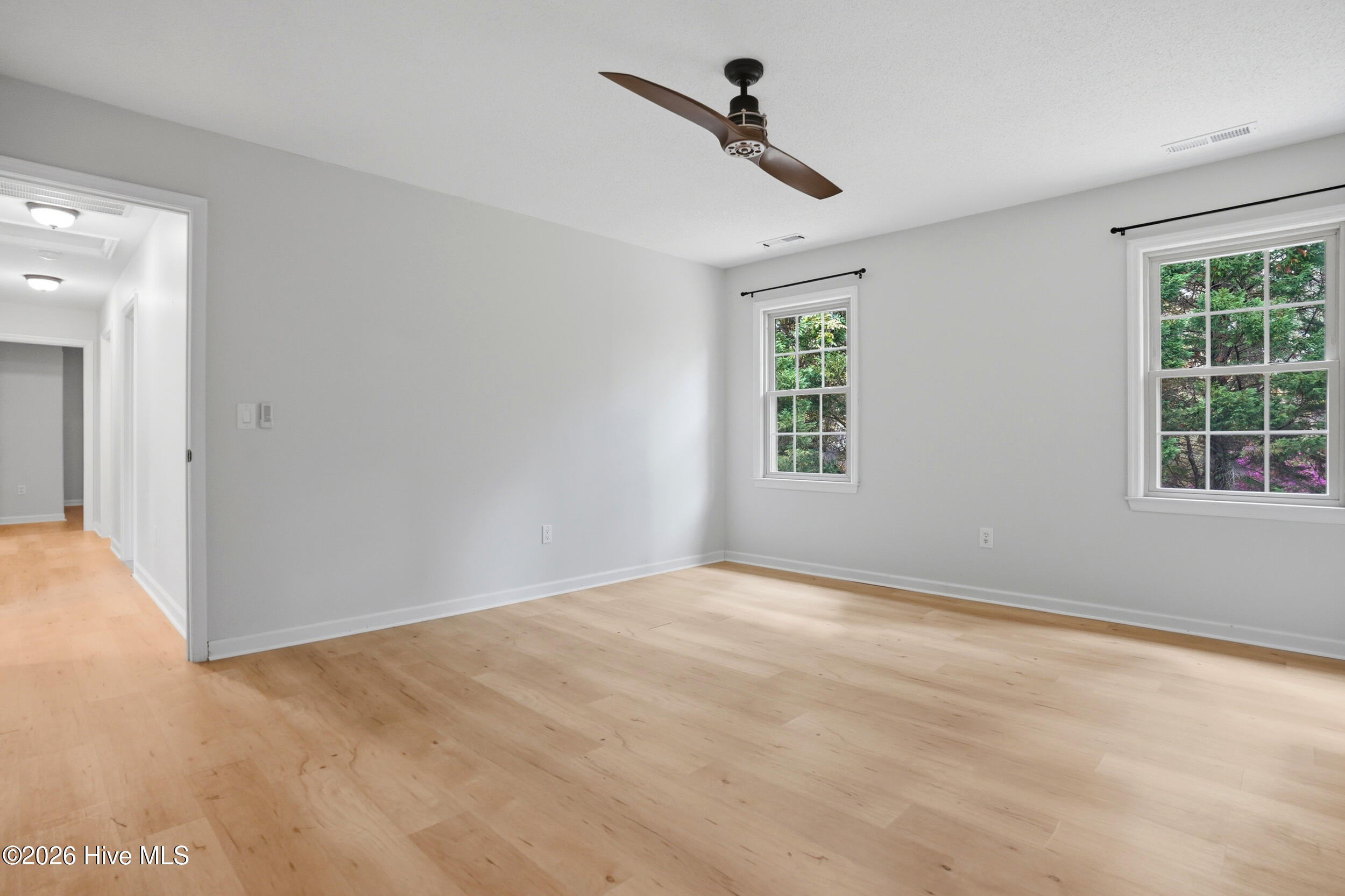 100565910 | Photo 24