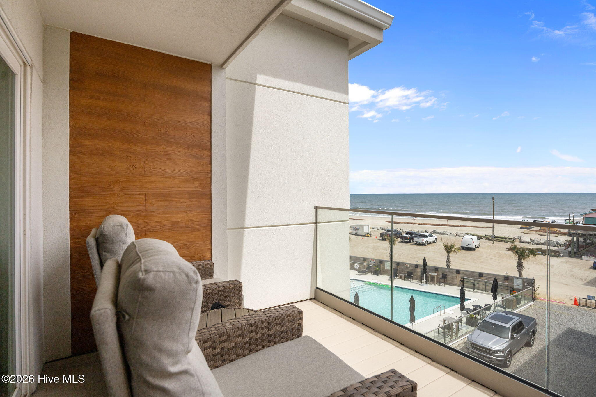 100566636 | Photo 33