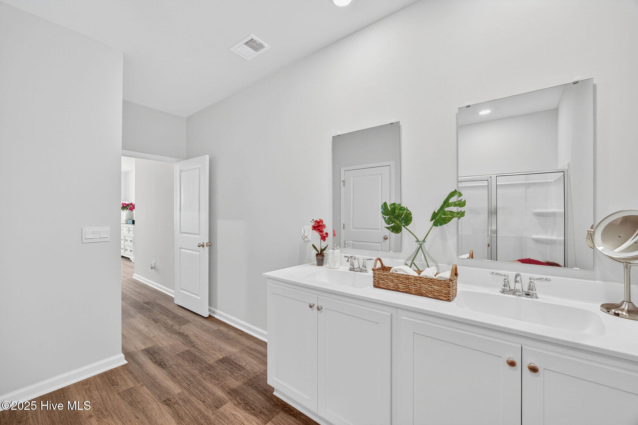 100541027 | Photo 24