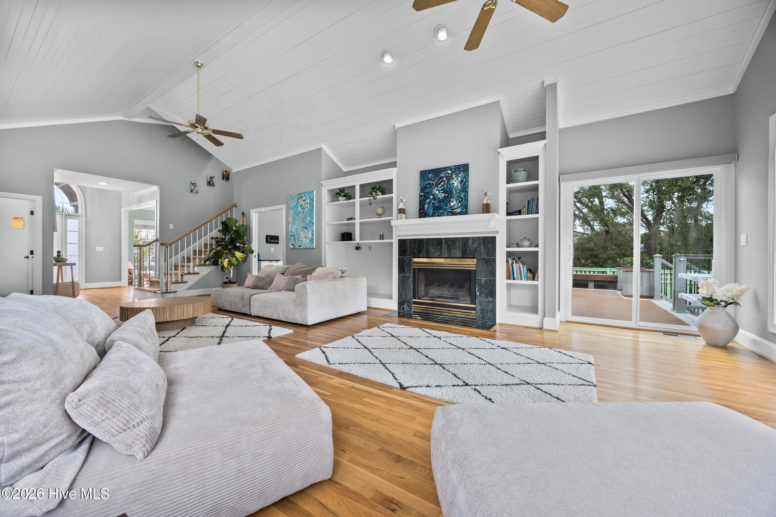 100555856 | Photo 16