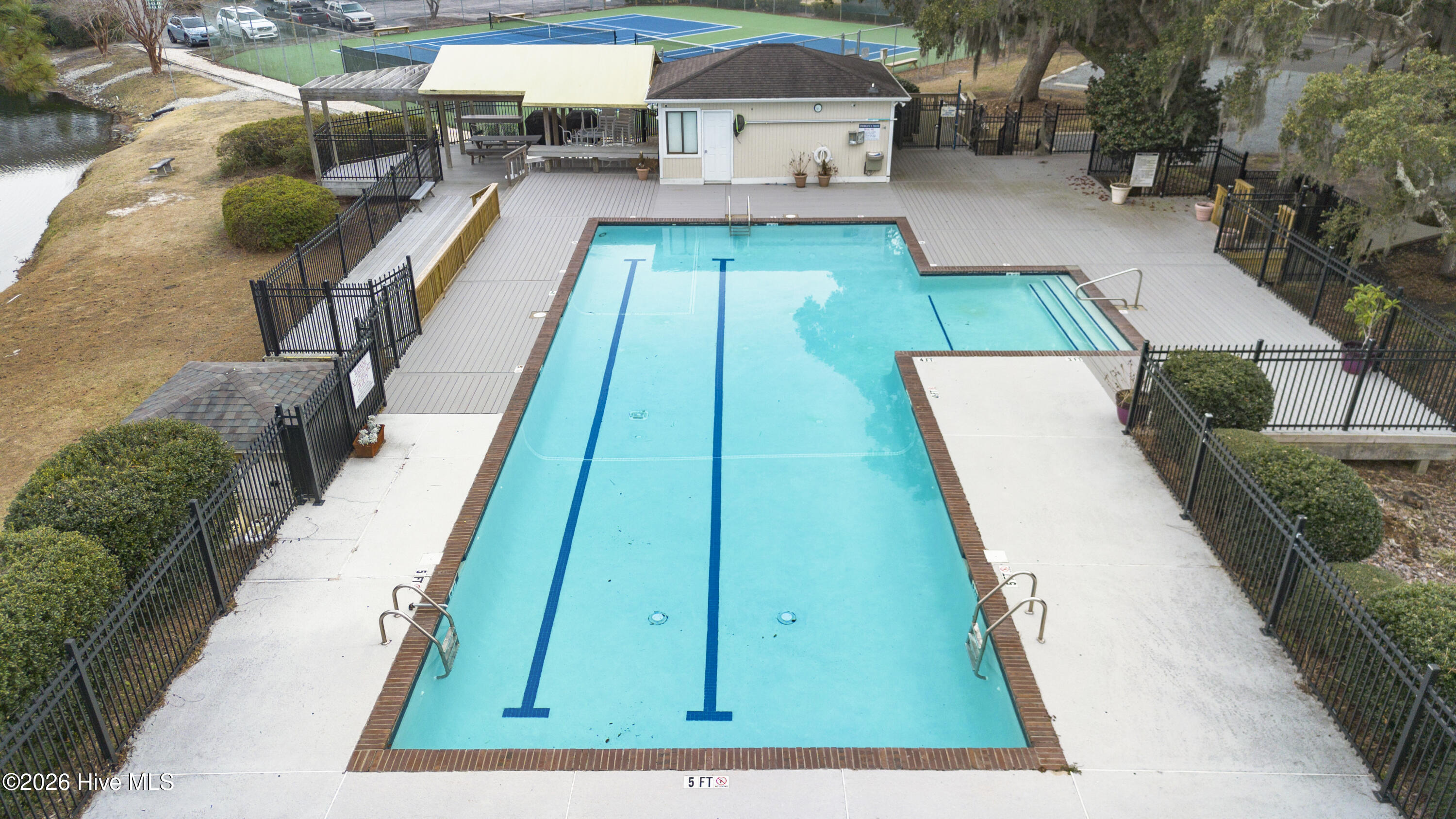 100553448 | Photo 63