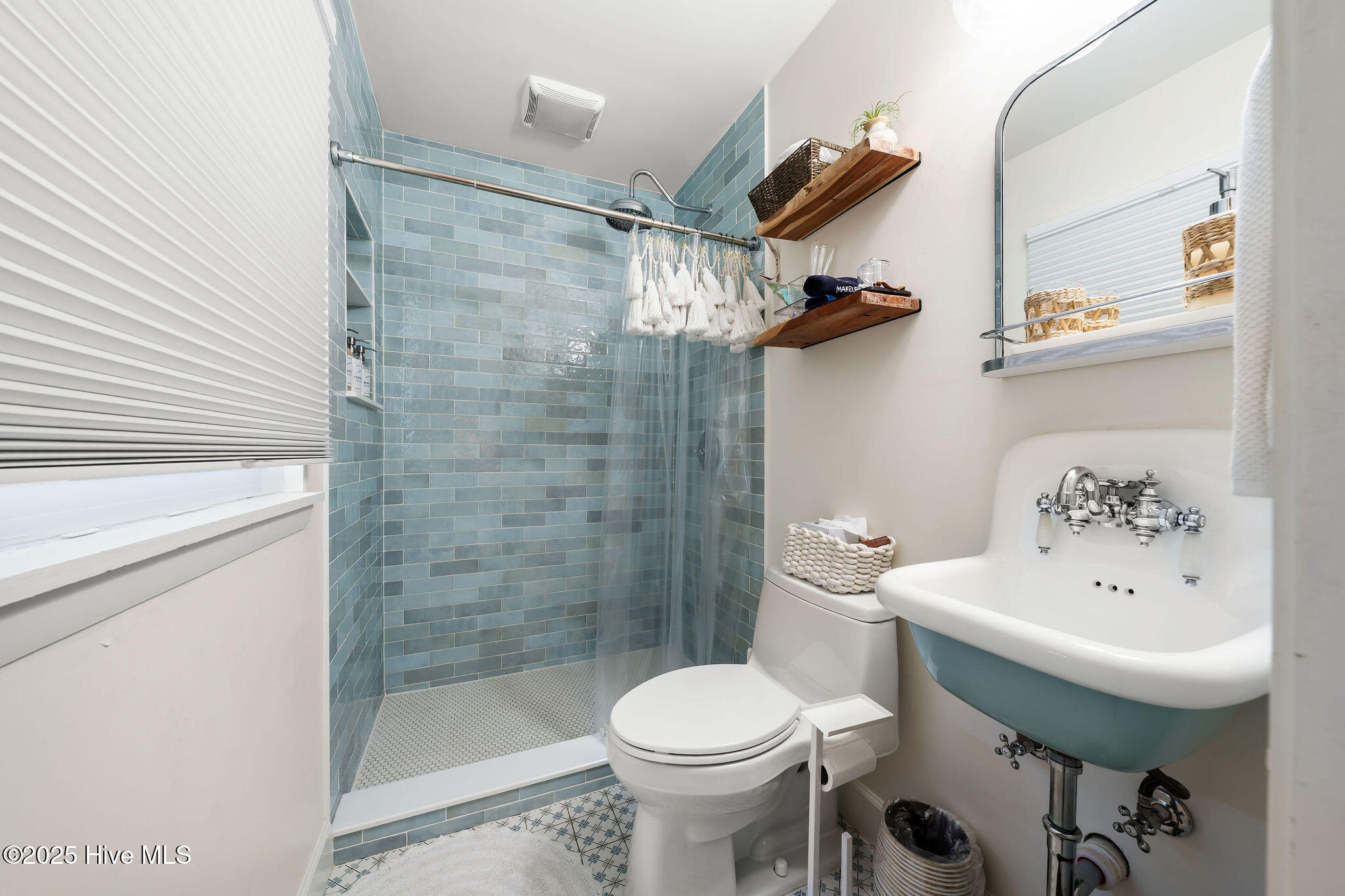 100538264 | Photo 36