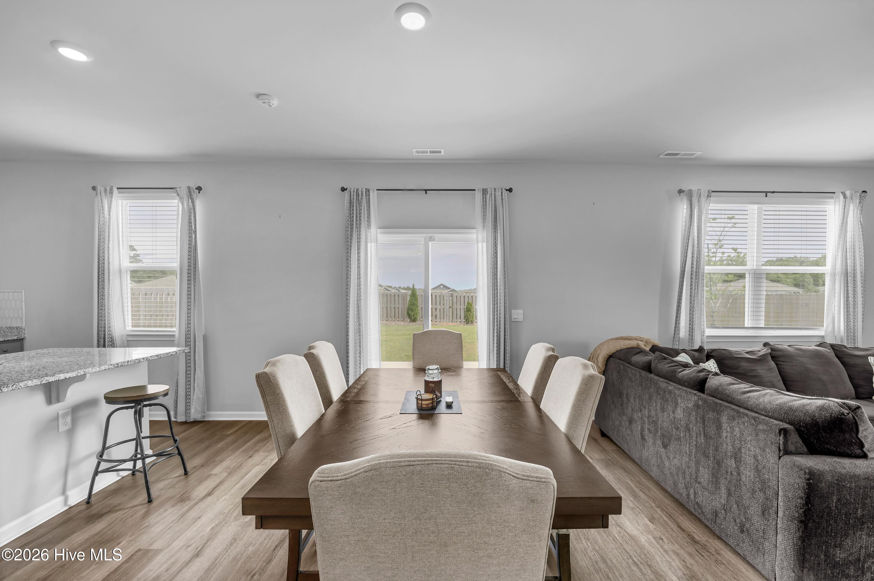 100570372 | Photo 12