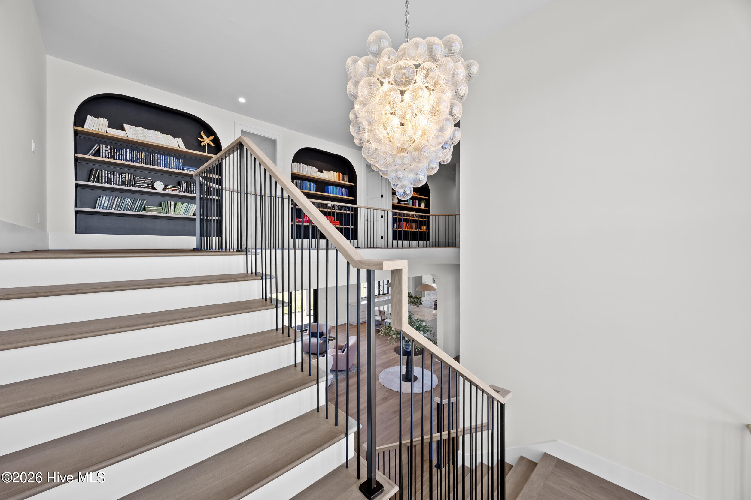 100561987 | Photo 44